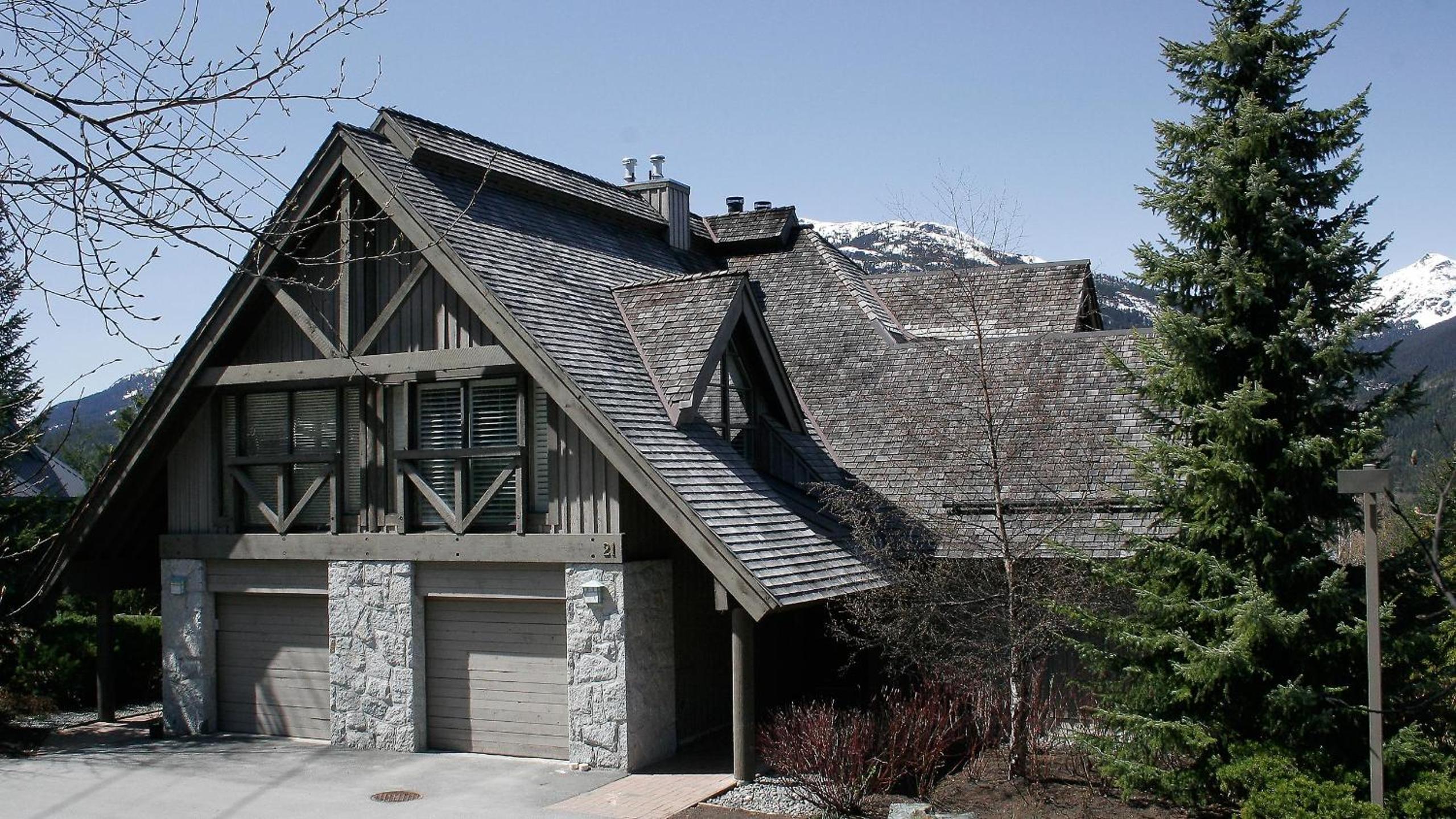 Pinnacle Ridge 21 | Family Townhome w/ Prime Ski Access, Hot Tub, 2 Living Rooms & Fireplace