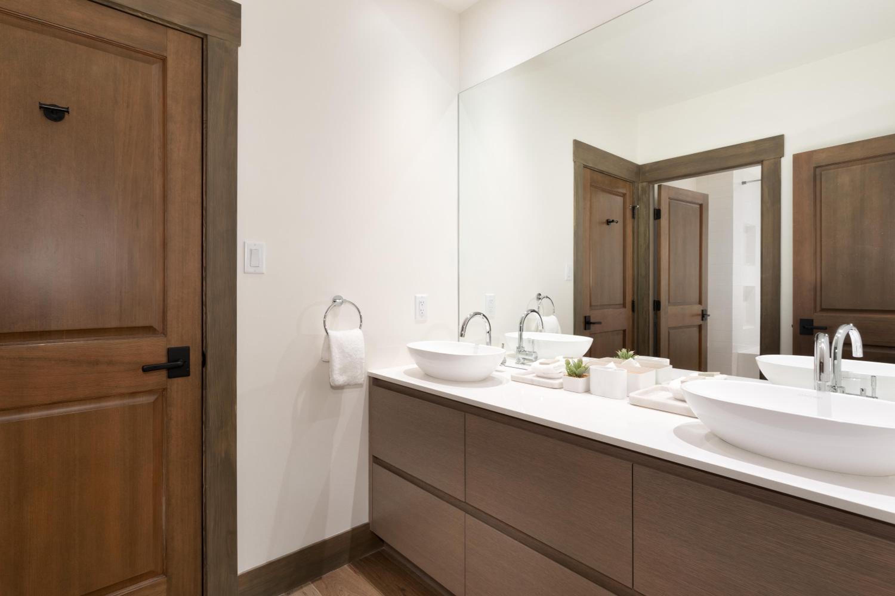Taluswood The Heights 6 | Beautifully Updated Chalet w/ Private Hot Tub, Slopeside View, Parking