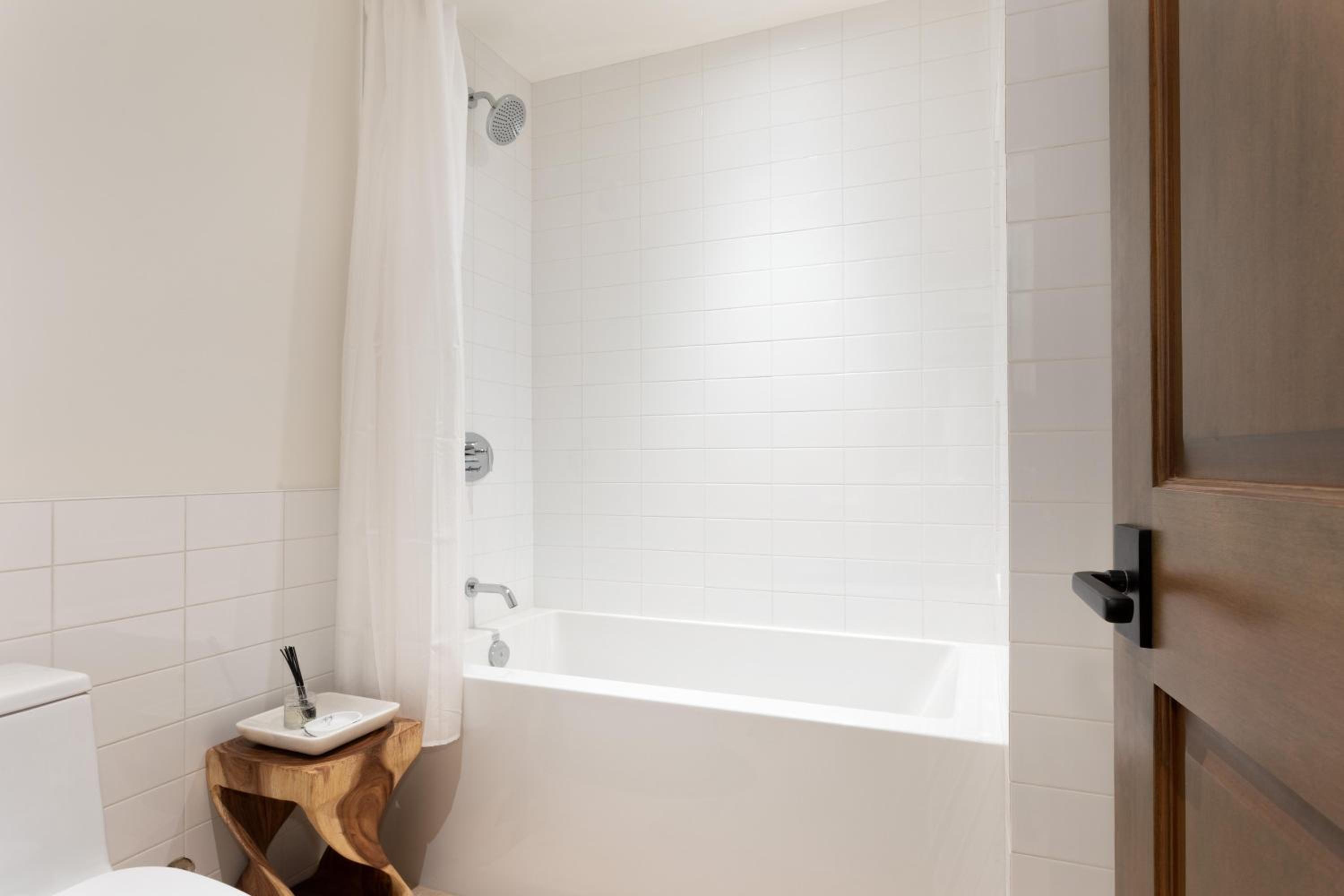 Taluswood The Heights 6 | Beautifully Updated Chalet w/ Private Hot Tub, Slopeside View, Parking