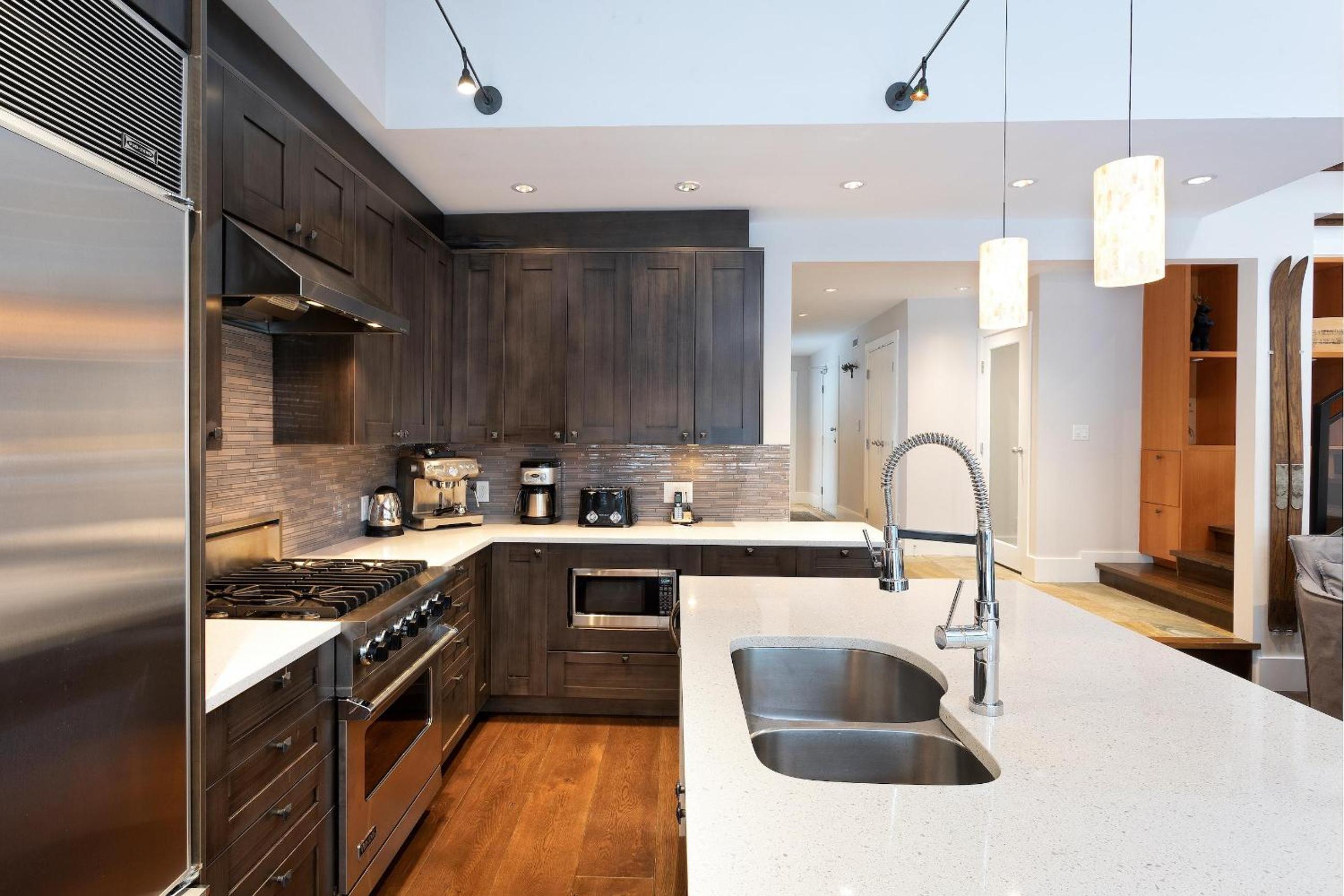 Pinnacle Ridge 21 | Family Townhome w/ Prime Ski Access, Hot Tub, 2 Living Rooms & Fireplace