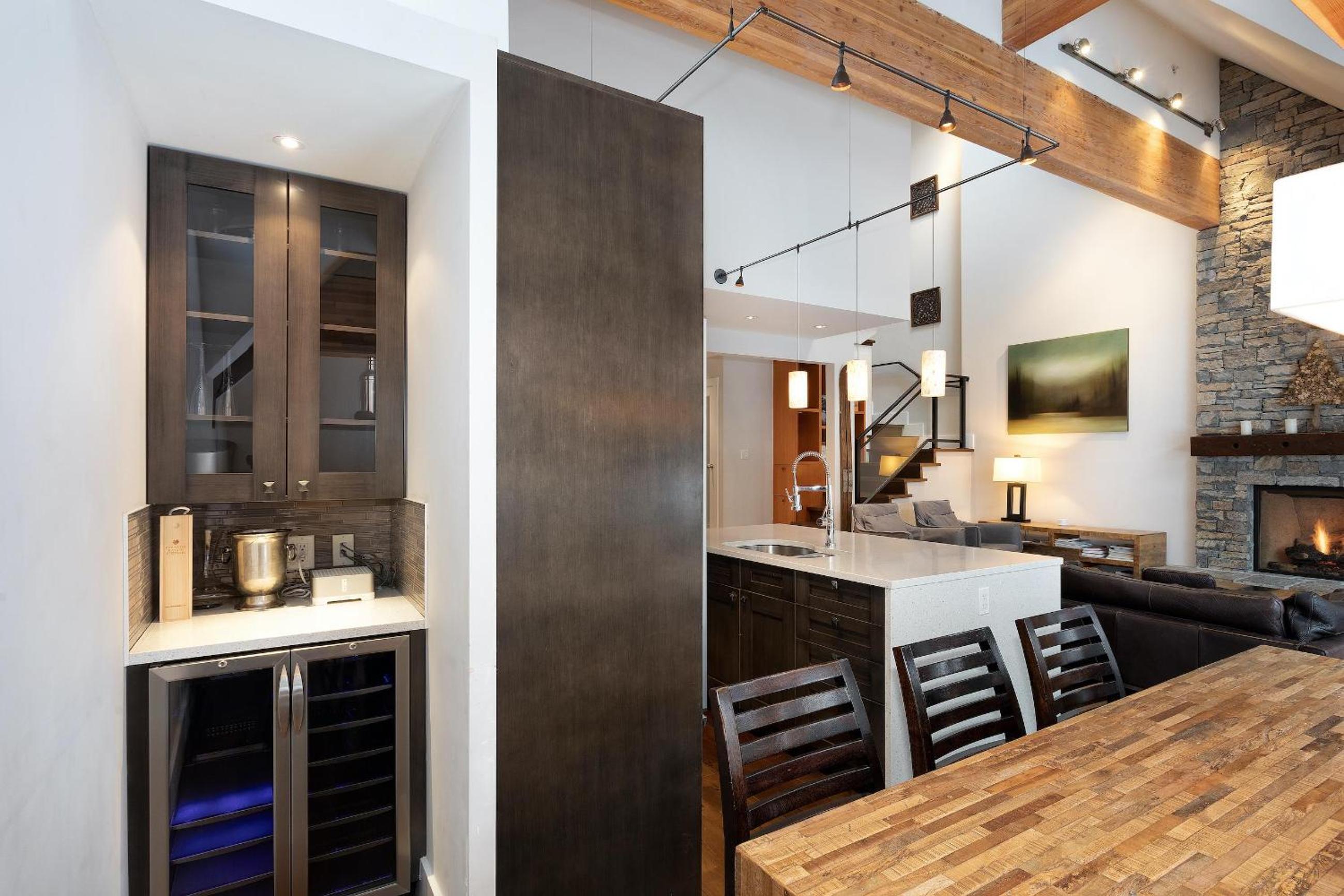 Pinnacle Ridge 21 | Family Townhome w/ Prime Ski Access, Hot Tub, 2 Living Rooms & Fireplace
