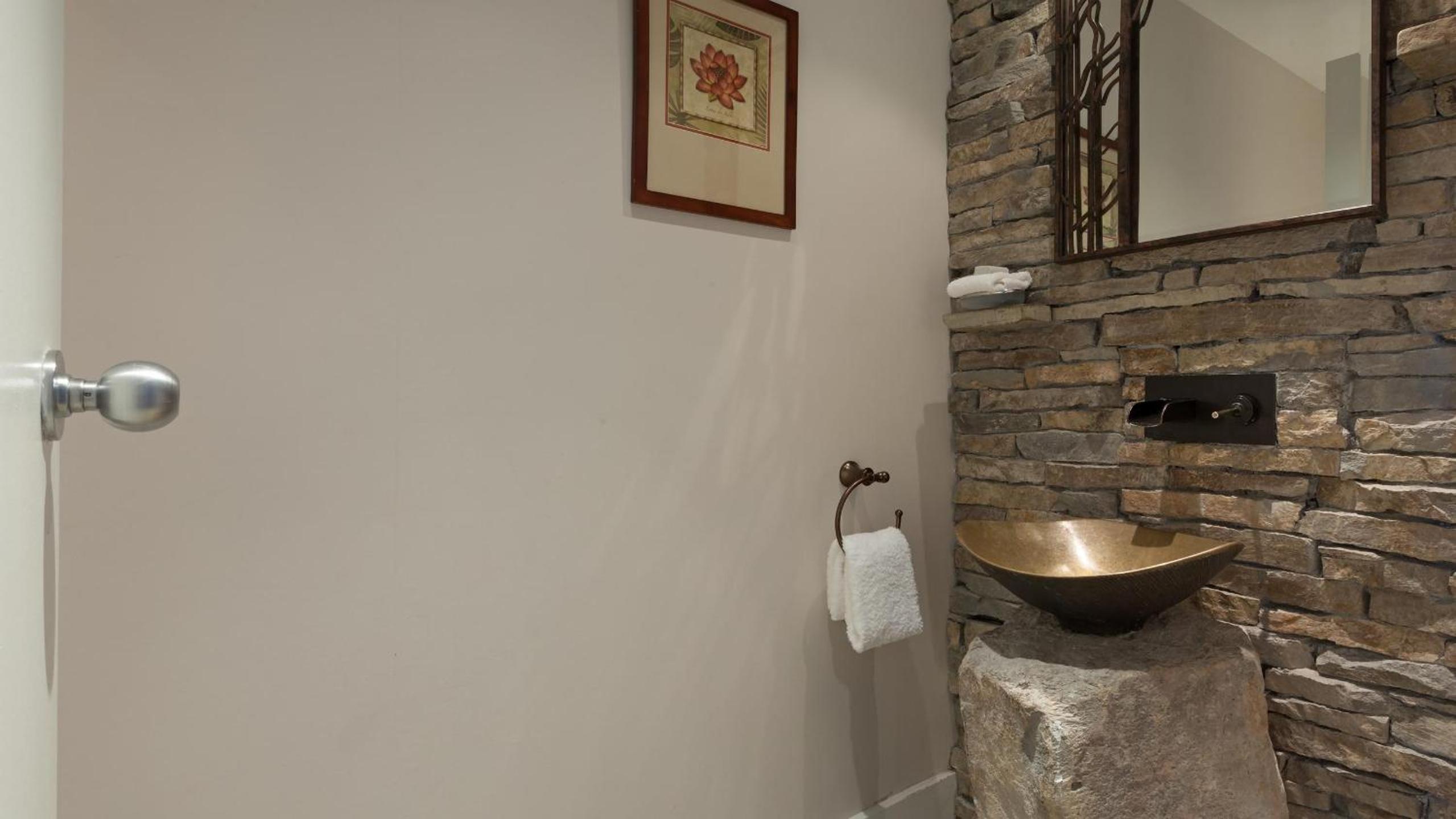 Pinnacle Ridge 21 | Family Townhome w/ Prime Ski Access, Hot Tub, 2 Living Rooms & Fireplace