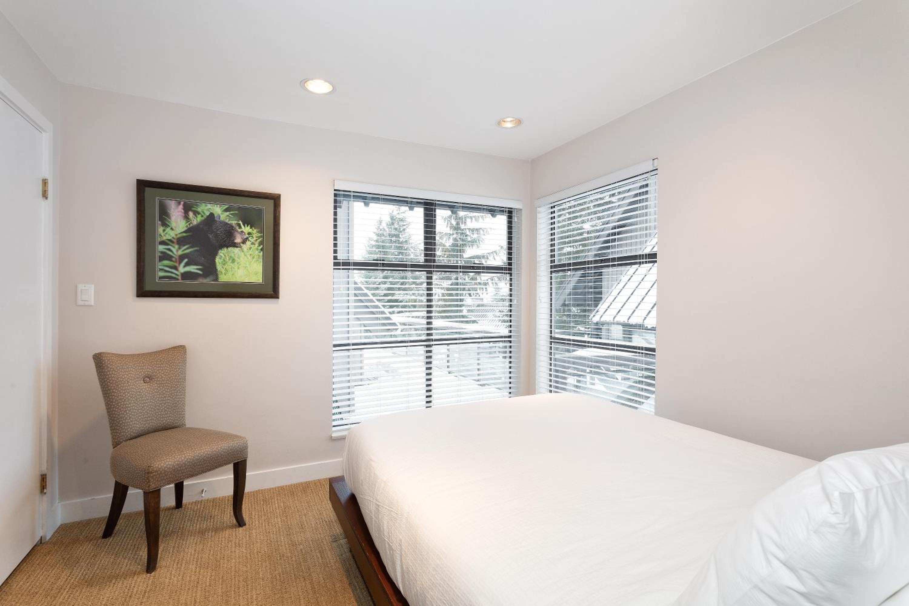 Pinnacle Ridge 21 | Family Townhome w/ Prime Ski Access, Hot Tub, 2 Living Rooms & Fireplace