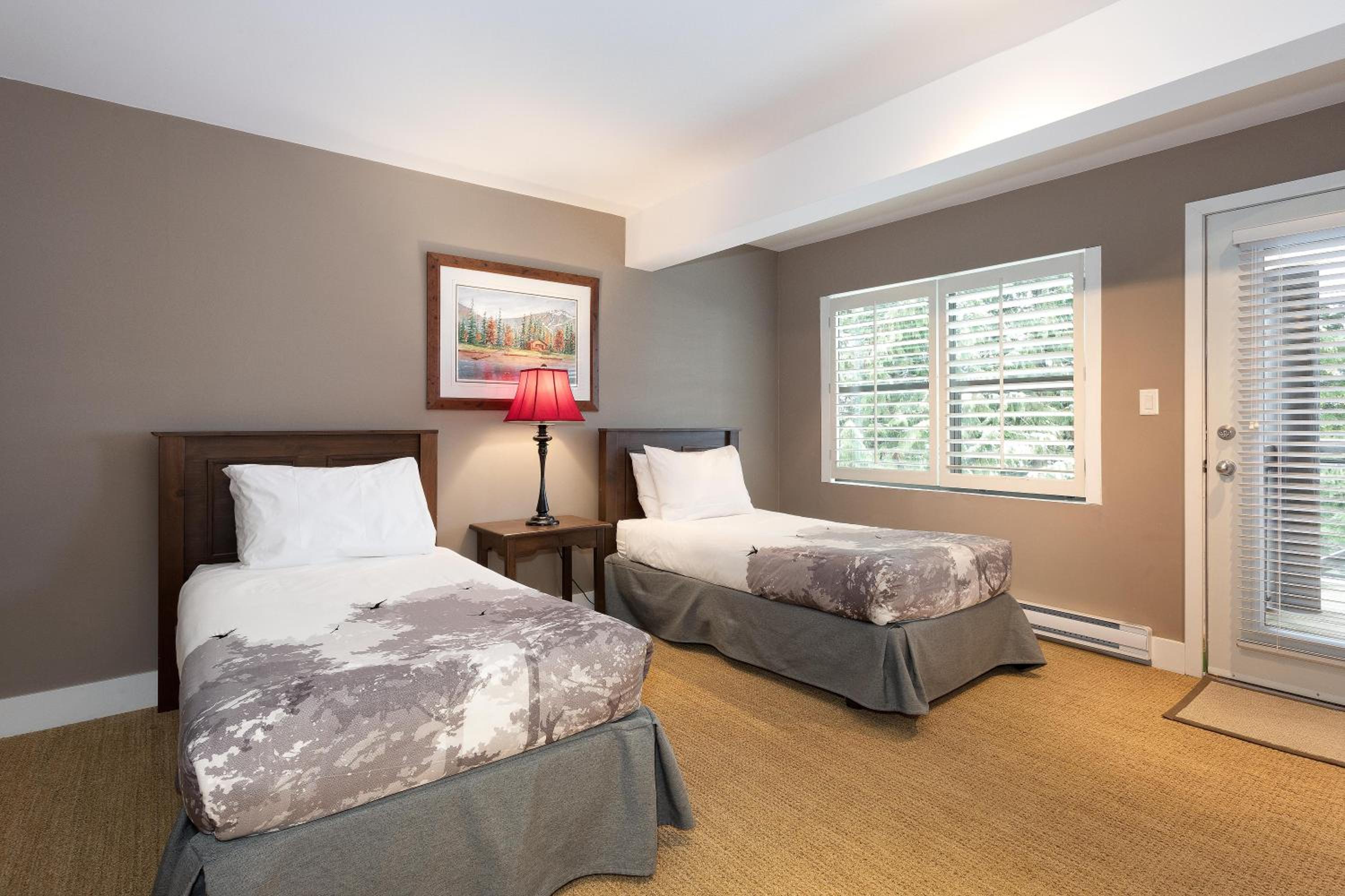 Pinnacle Ridge 21 | Family Townhome w/ Prime Ski Access, Hot Tub, 2 Living Rooms & Fireplace