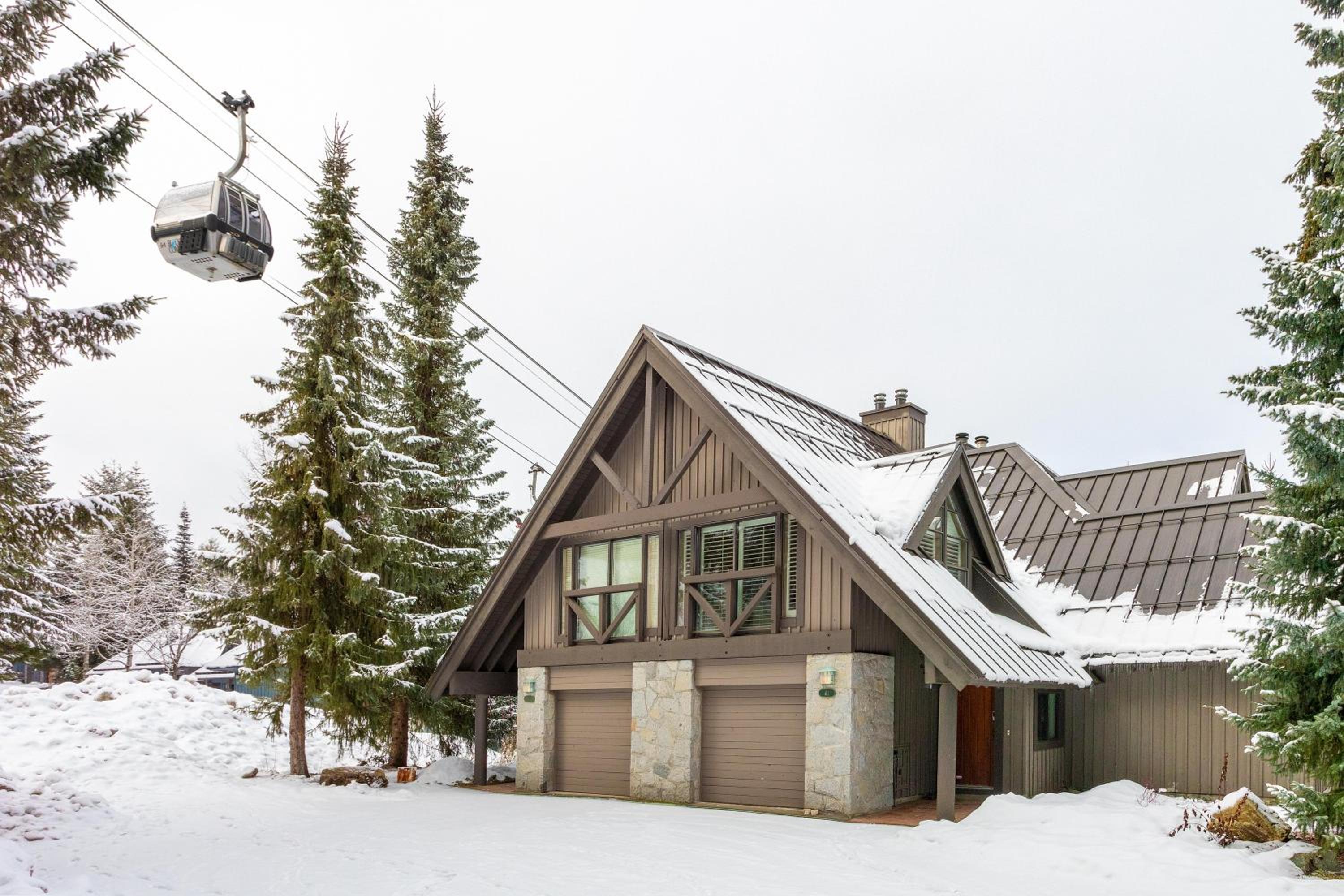 Pinnacle Ridge 21 | Family Townhome w/ Prime Ski Access, Hot Tub, 2 Living Rooms & Fireplace