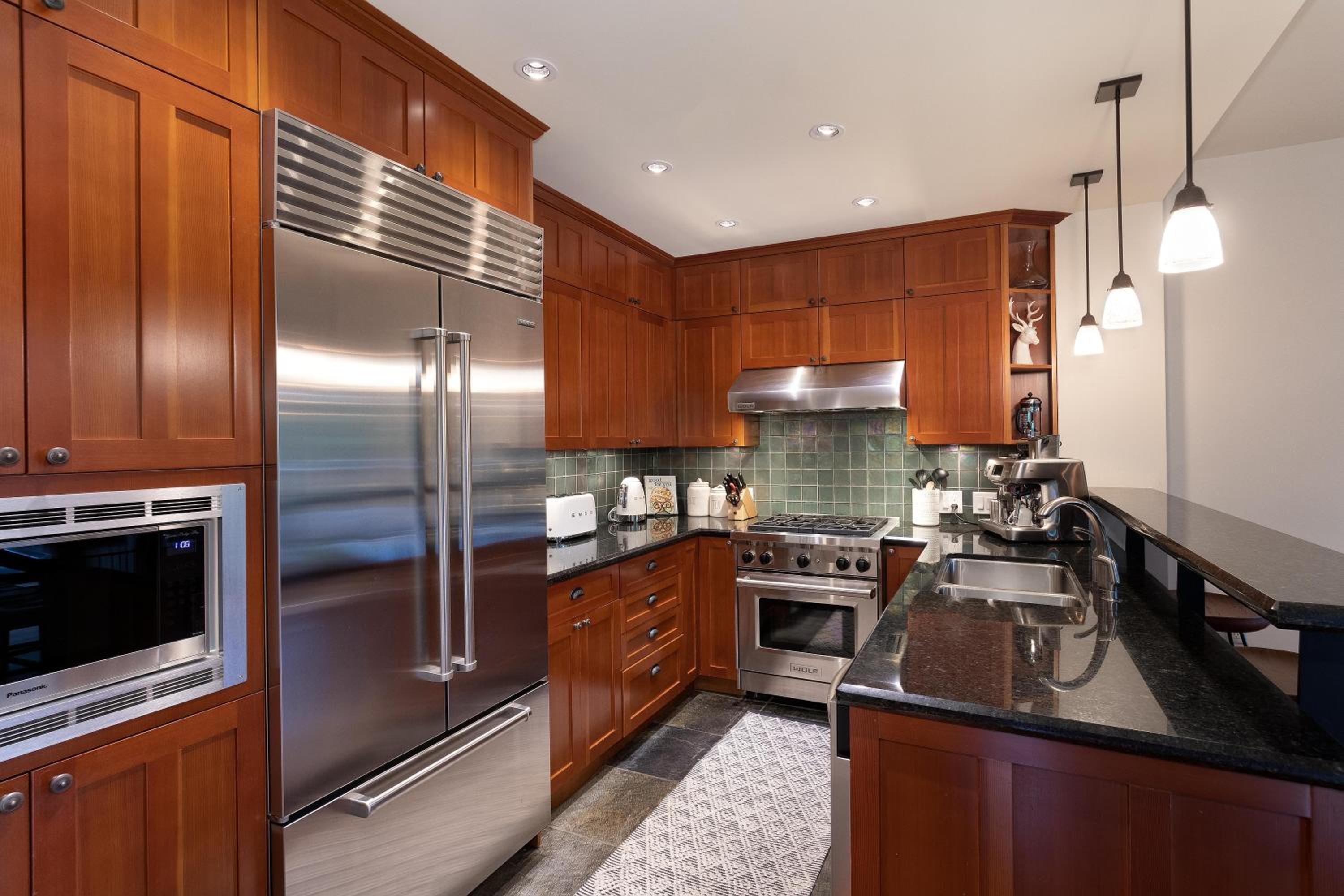 Taluswood Lookout 5 | Secluded & Bright w/ Ski Access, Hot Tub, Fireplace & Garage