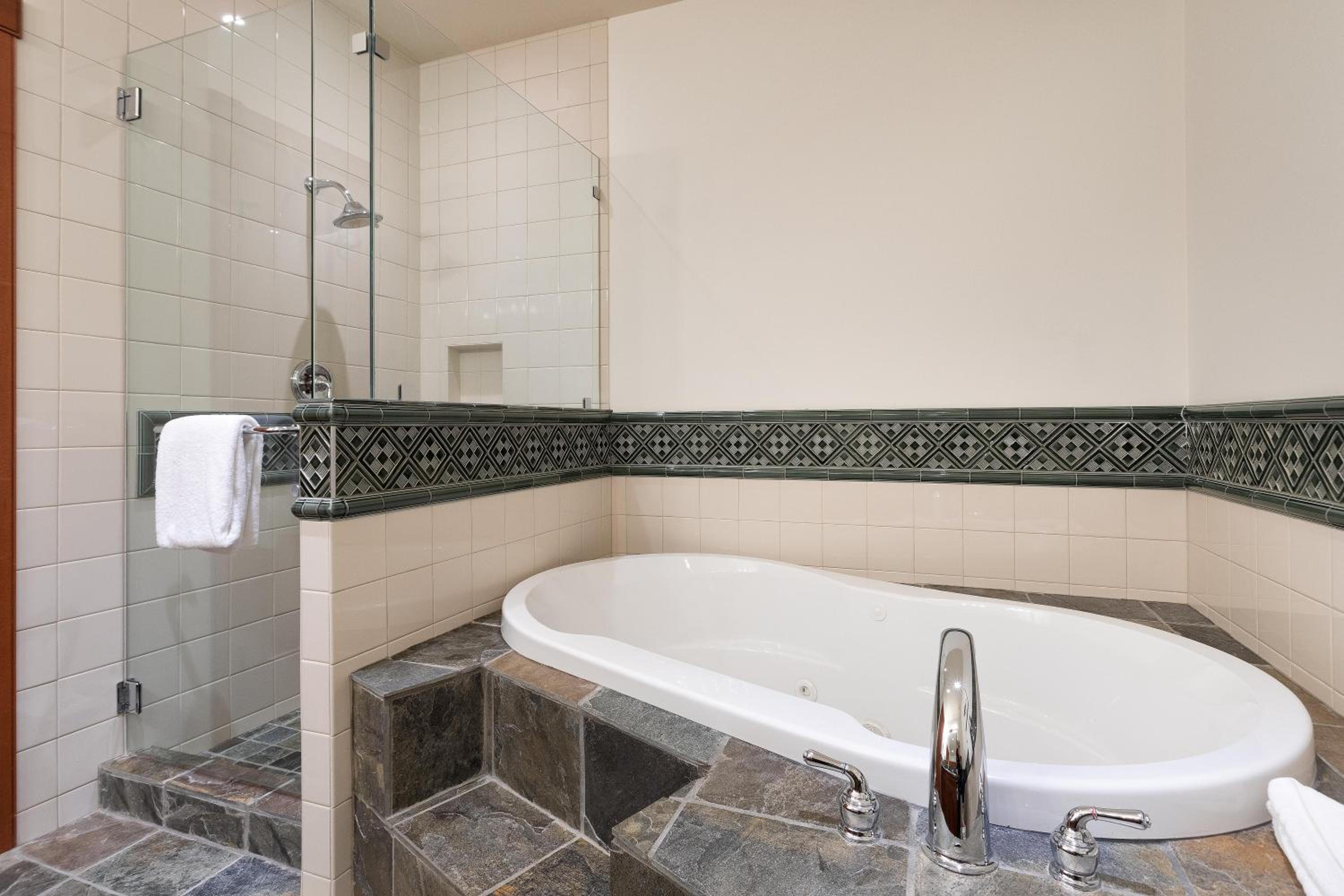Taluswood Lookout 5 | Secluded & Bright w/ Ski Access, Hot Tub, Fireplace & Garage