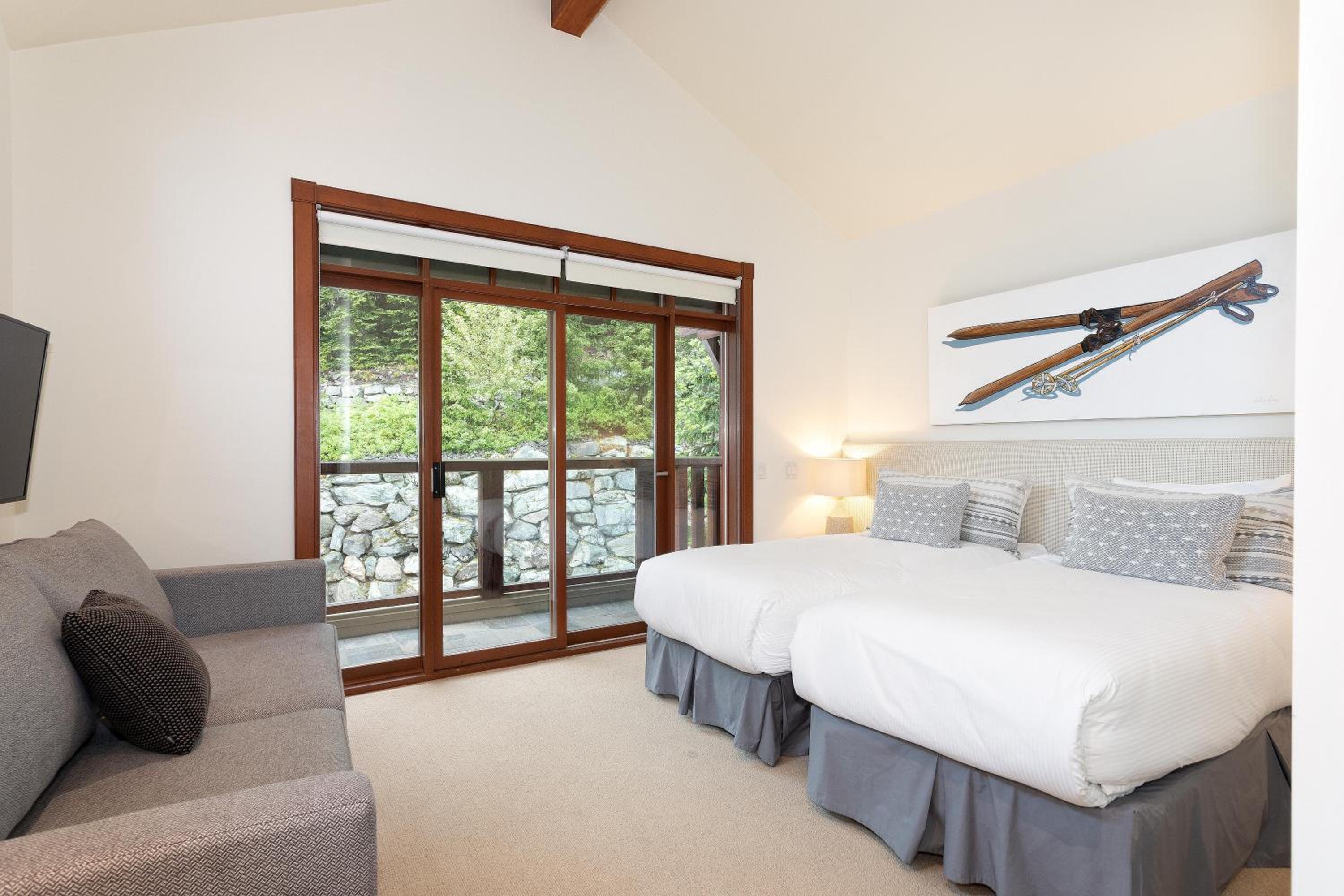 Taluswood Lookout 5 | Secluded & Bright w/ Ski Access, Hot Tub, Fireplace & Garage