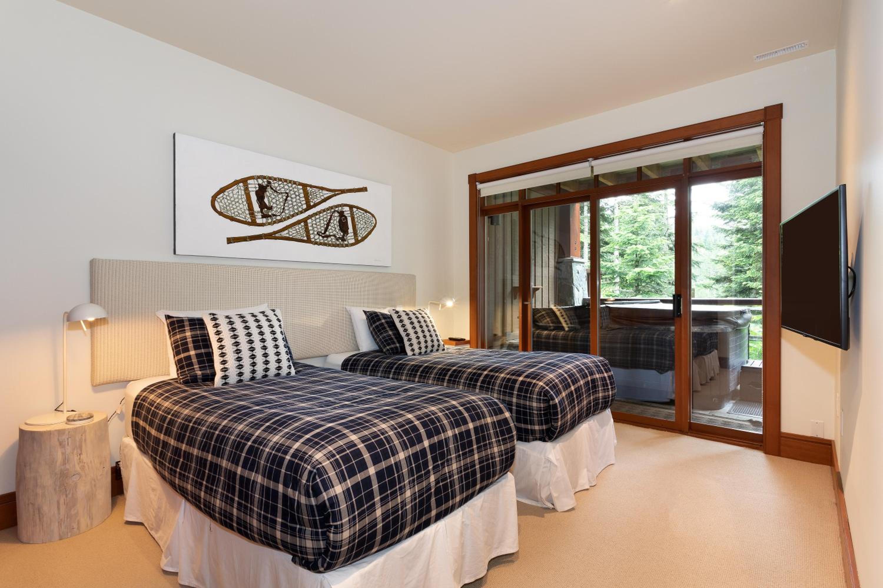 Taluswood Lookout 5 | Secluded & Bright w/ Ski Access, Hot Tub, Fireplace & Garage