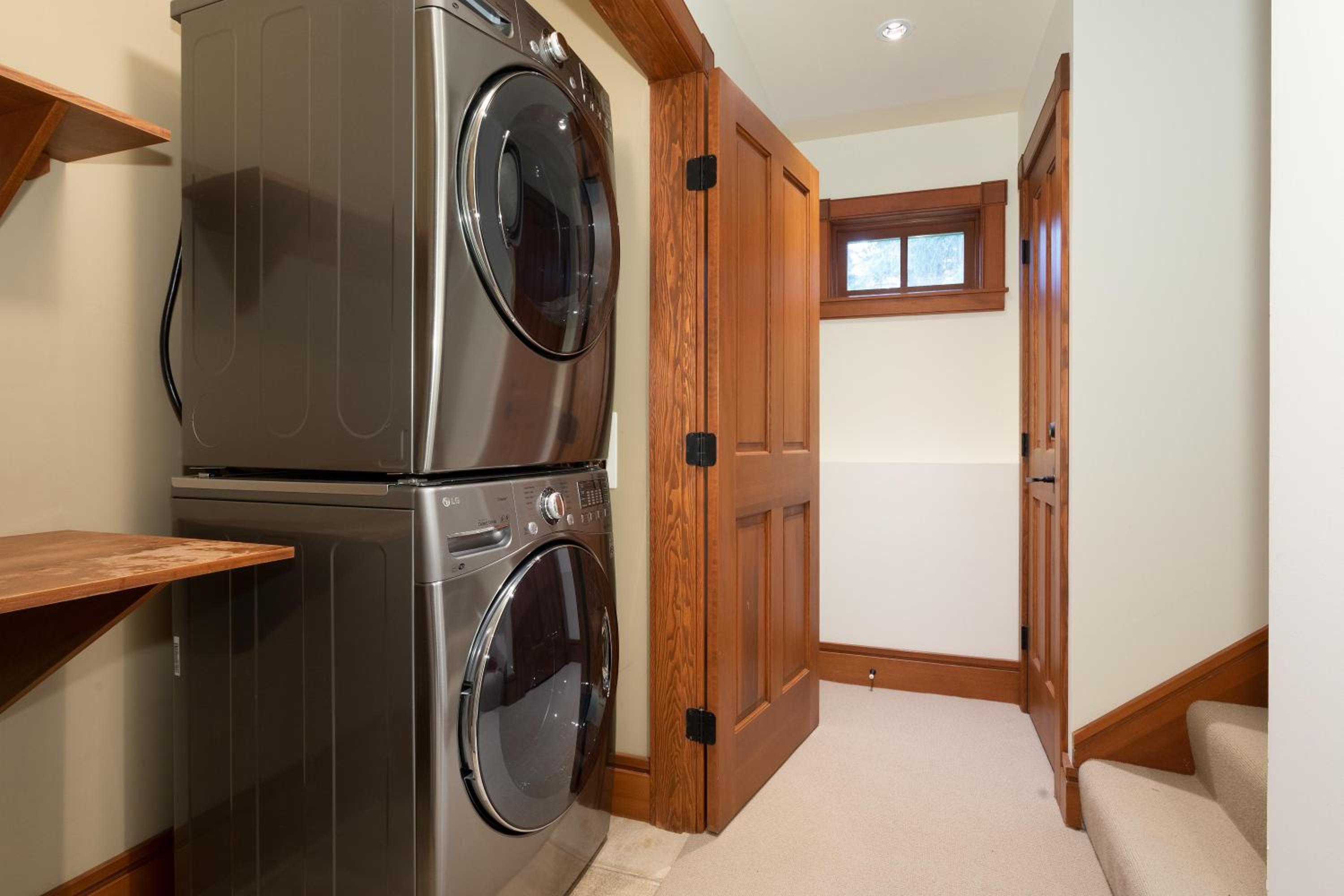 Taluswood Lookout 5 | Secluded & Bright w/ Ski Access, Hot Tub, Fireplace & Garage