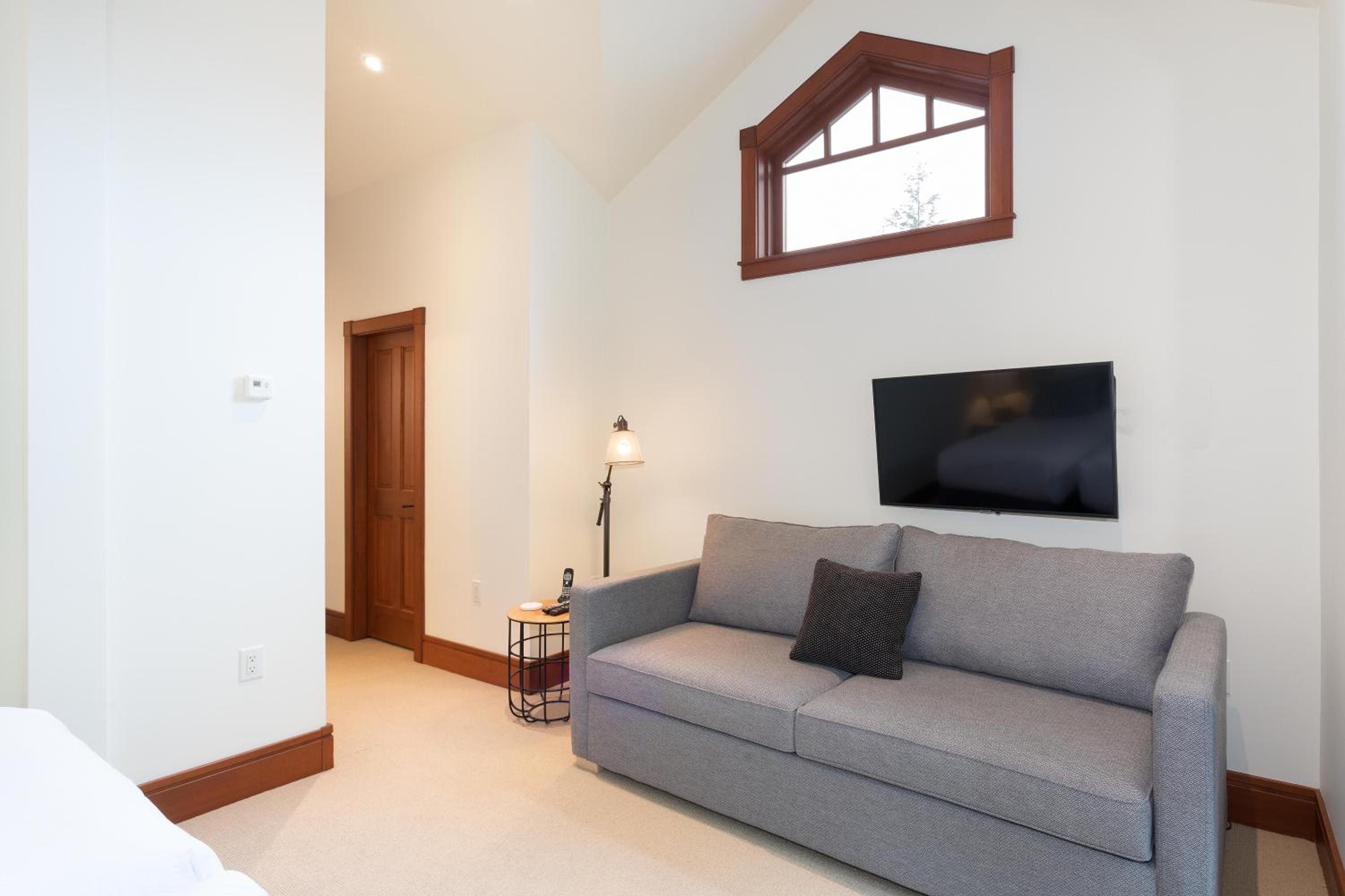Taluswood Lookout 5 | Secluded & Bright w/ Ski Access, Hot Tub, Fireplace & Garage