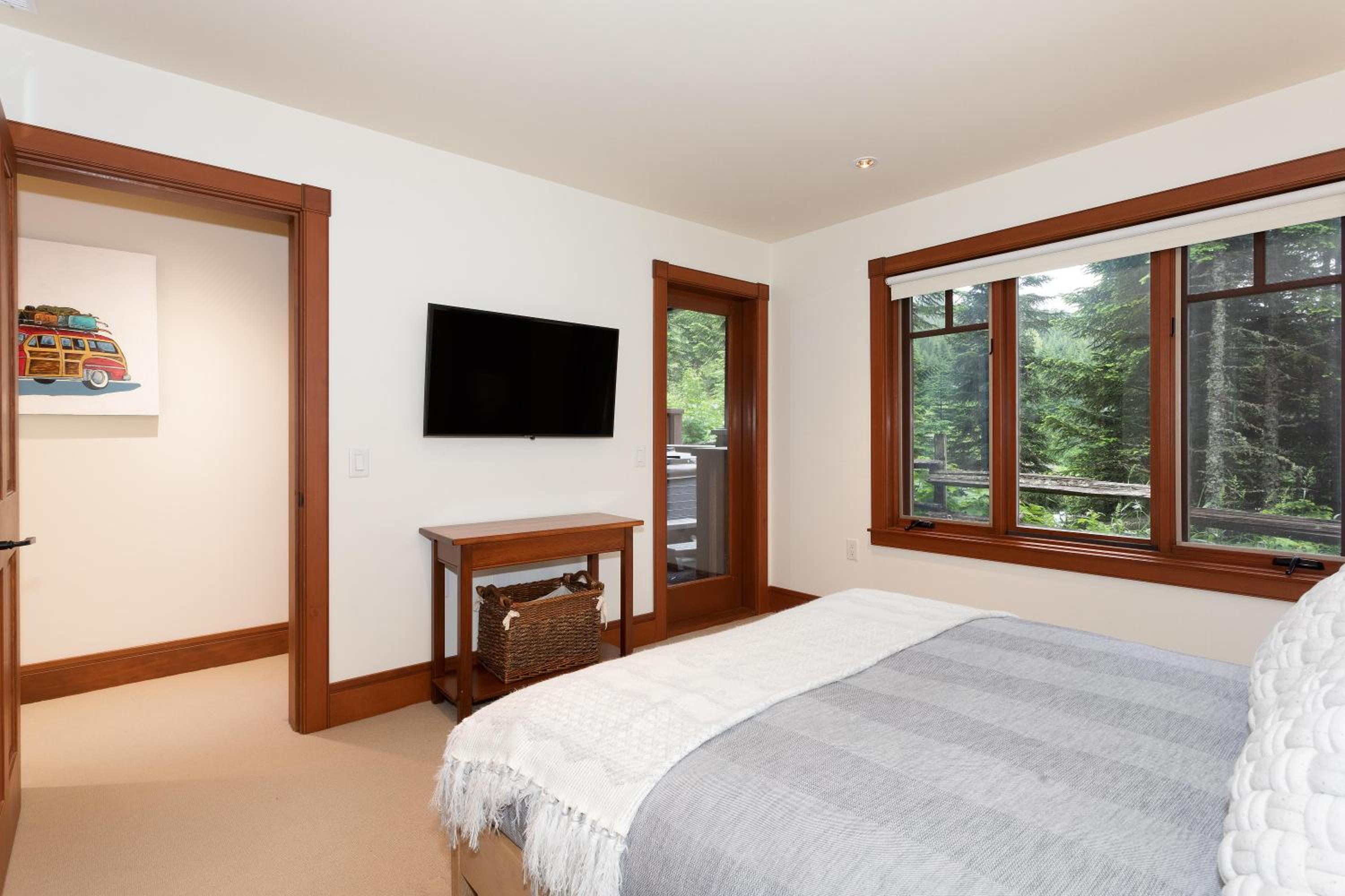 Taluswood Lookout 5 | Secluded & Bright w/ Ski Access, Hot Tub, Fireplace & Garage