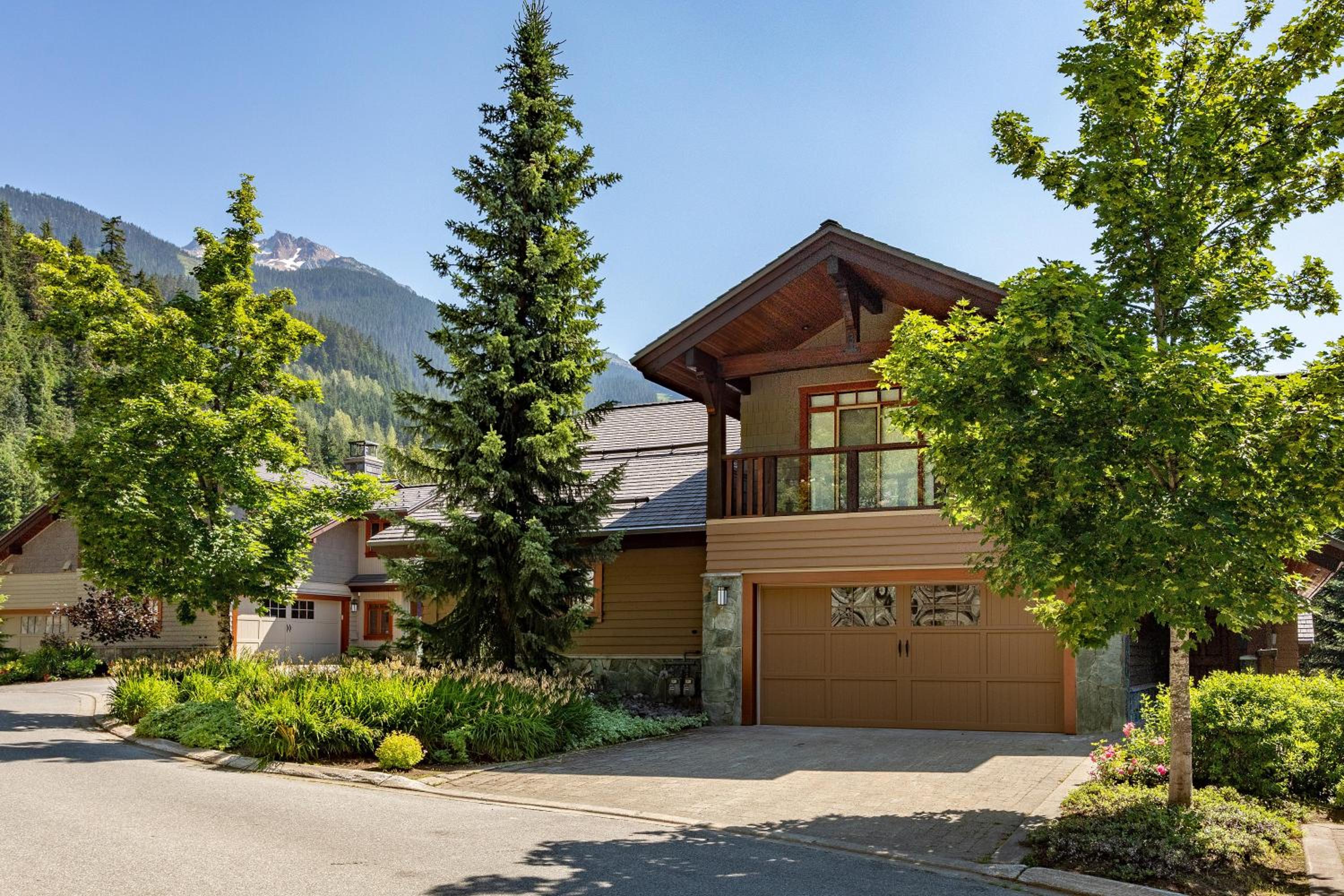 Taluswood Lookout 5 | Secluded & Bright w/ Ski Access, Hot Tub, Fireplace & Garage
