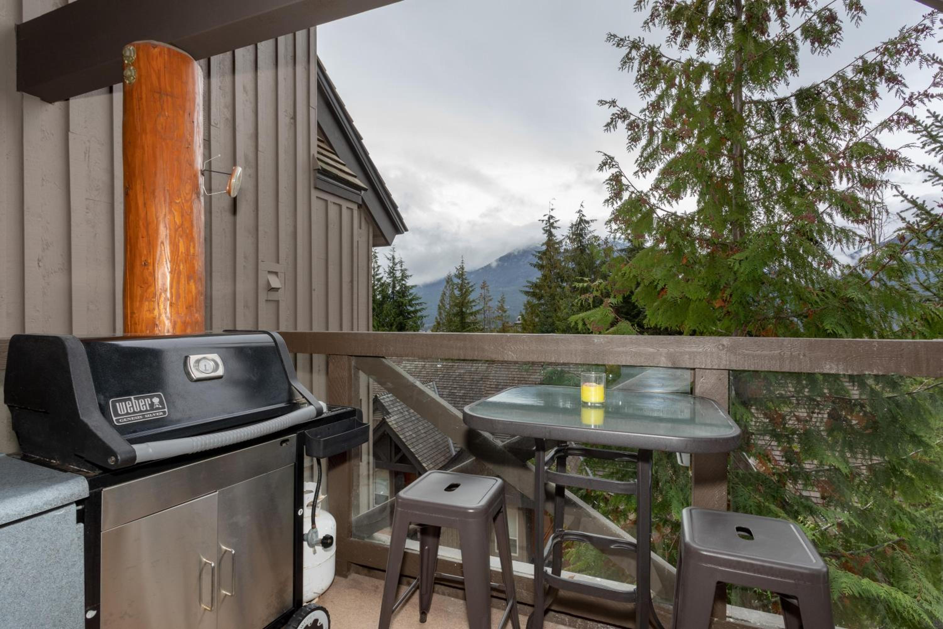 Painted Cliff 35 - Blackcomb home with Shared Hot Tub, Secure Parking - Whistler Platinum