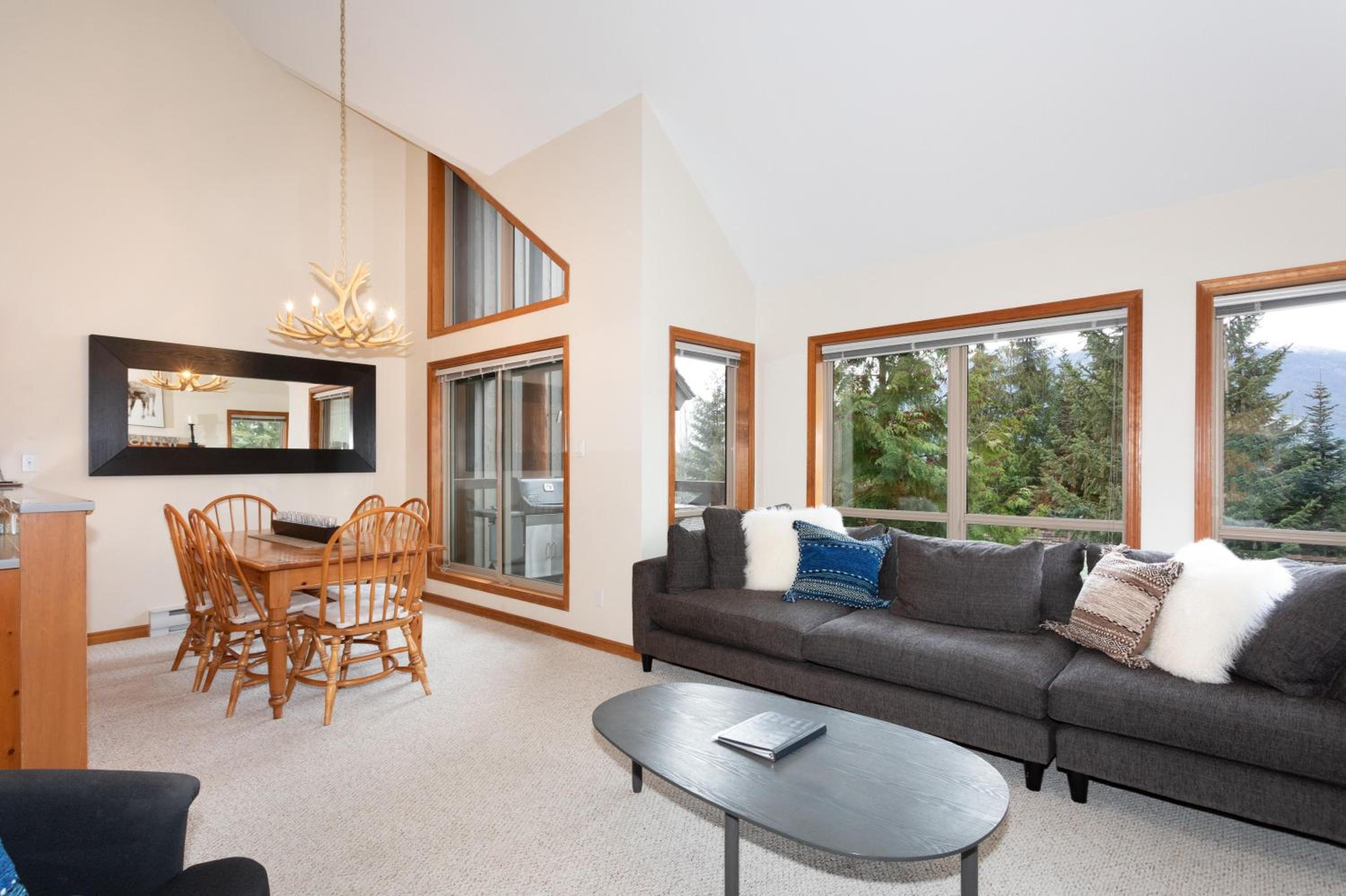 Painted Cliff 35 - Blackcomb home with Shared Hot Tub, Secure Parking - Whistler Platinum