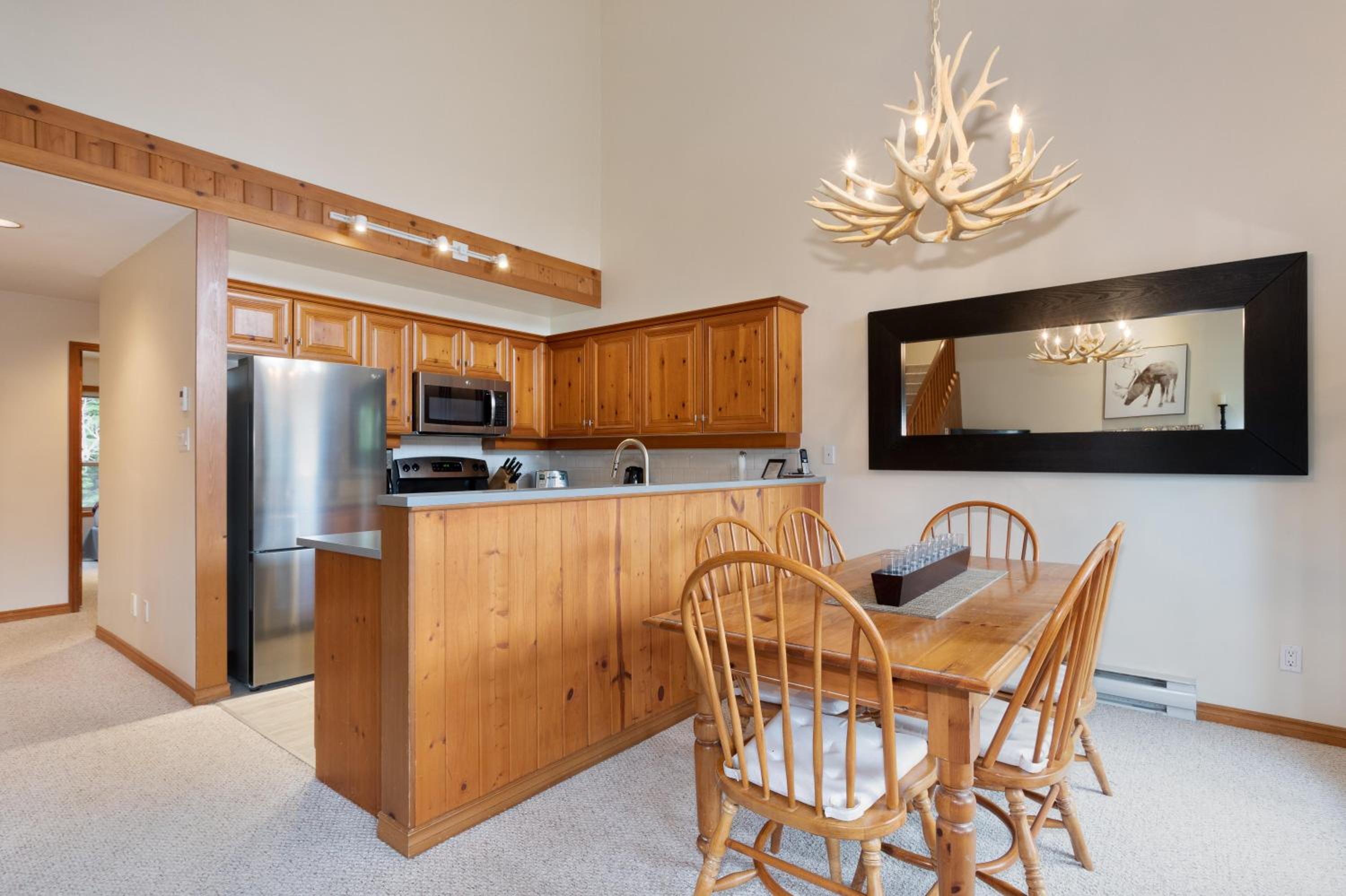 Painted Cliff 35 - Blackcomb home with Shared Hot Tub, Secure Parking - Whistler Platinum