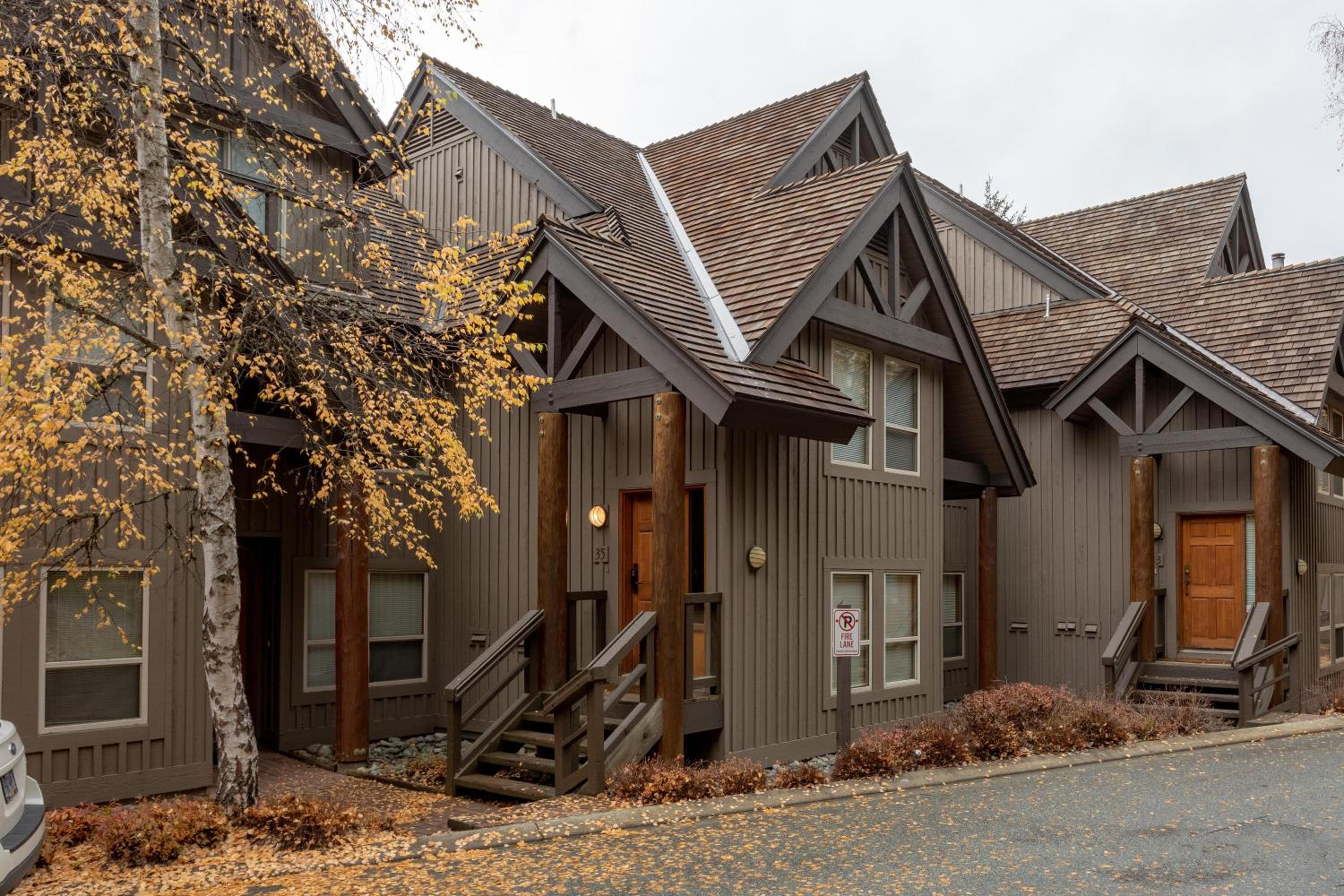Painted Cliff 35 - Blackcomb home with Shared Hot Tub, Secure Parking - Whistler Platinum