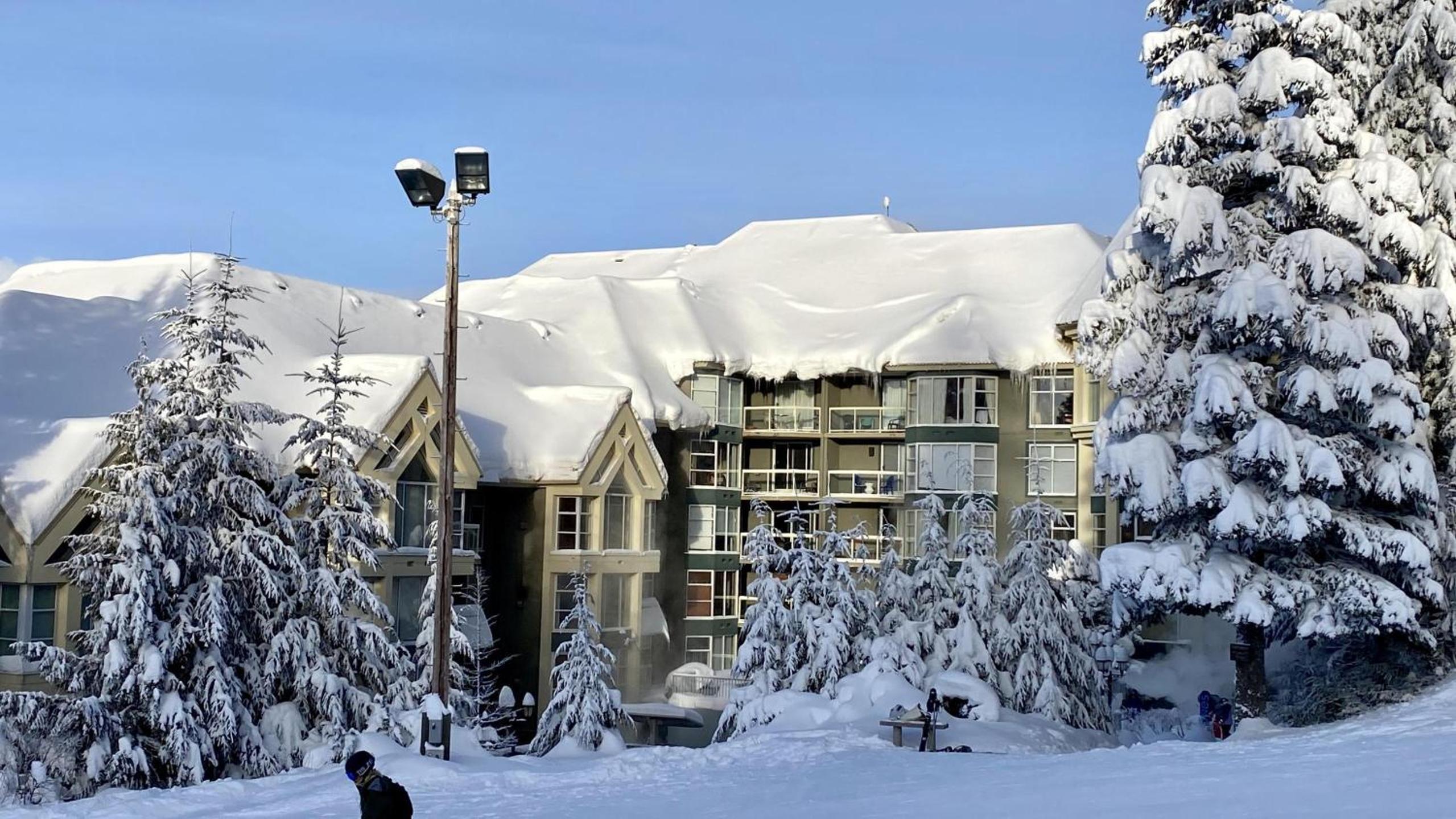 Woodrun Lodge 307 | Sleek Slopeside Unit w/ Pool, Hot Tub, & Heated Floors