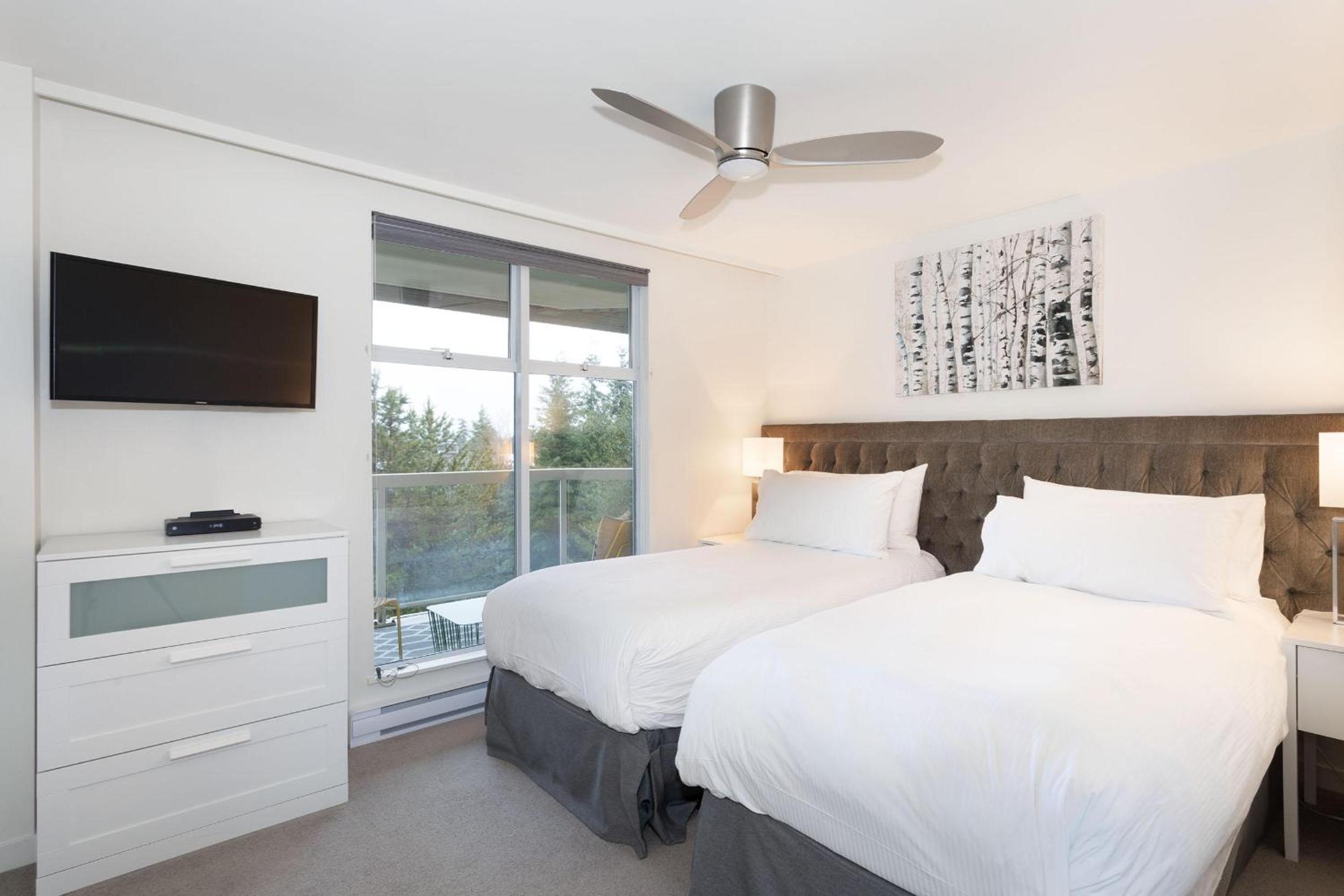 Woodrun Lodge 307 | Sleek Slopeside Unit w/ Pool, Hot Tub, & Heated Floors