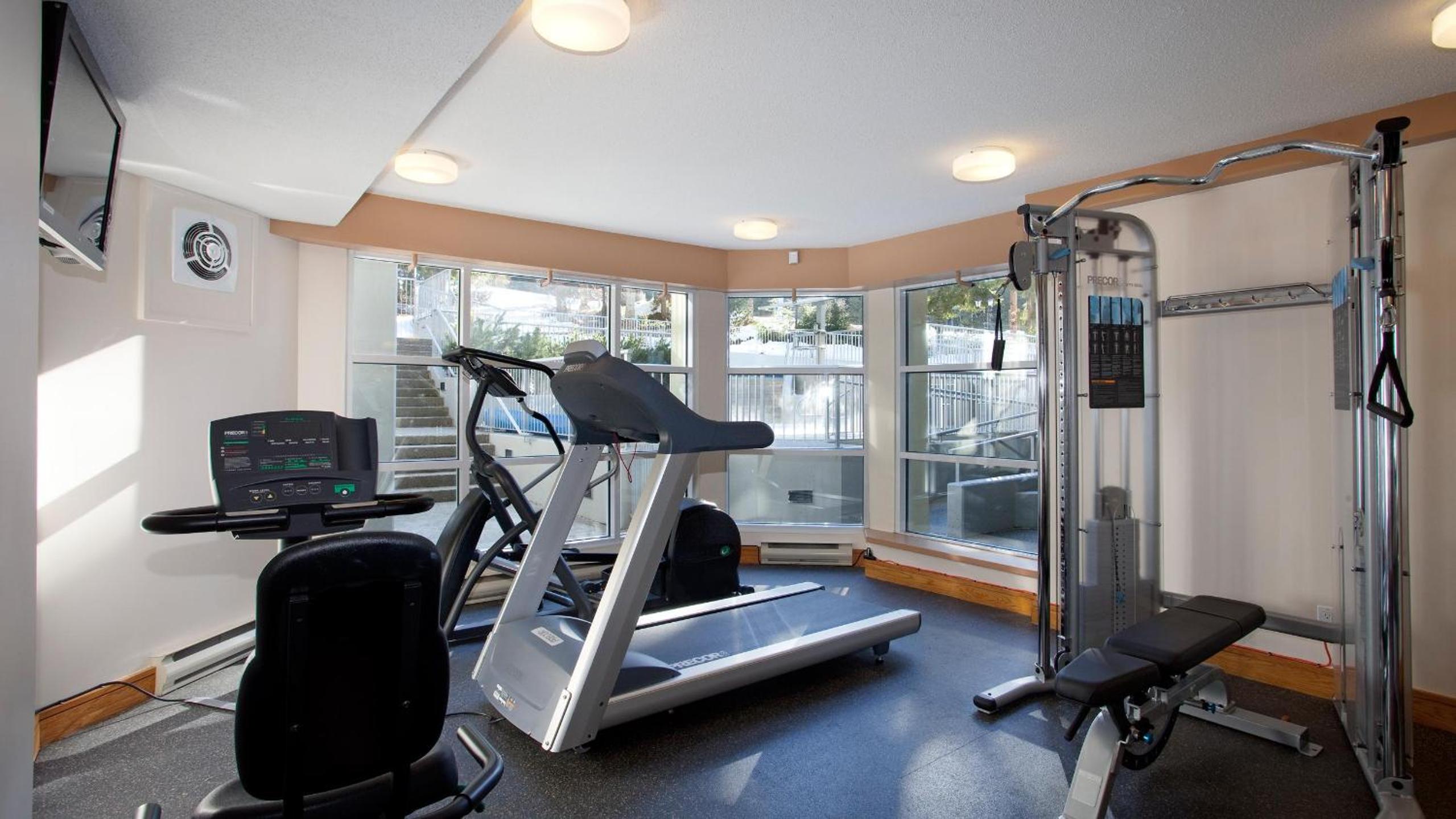 Woodrun Lodge 307 | Sleek Slopeside Unit w/ Pool, Hot Tub, & Heated Floors