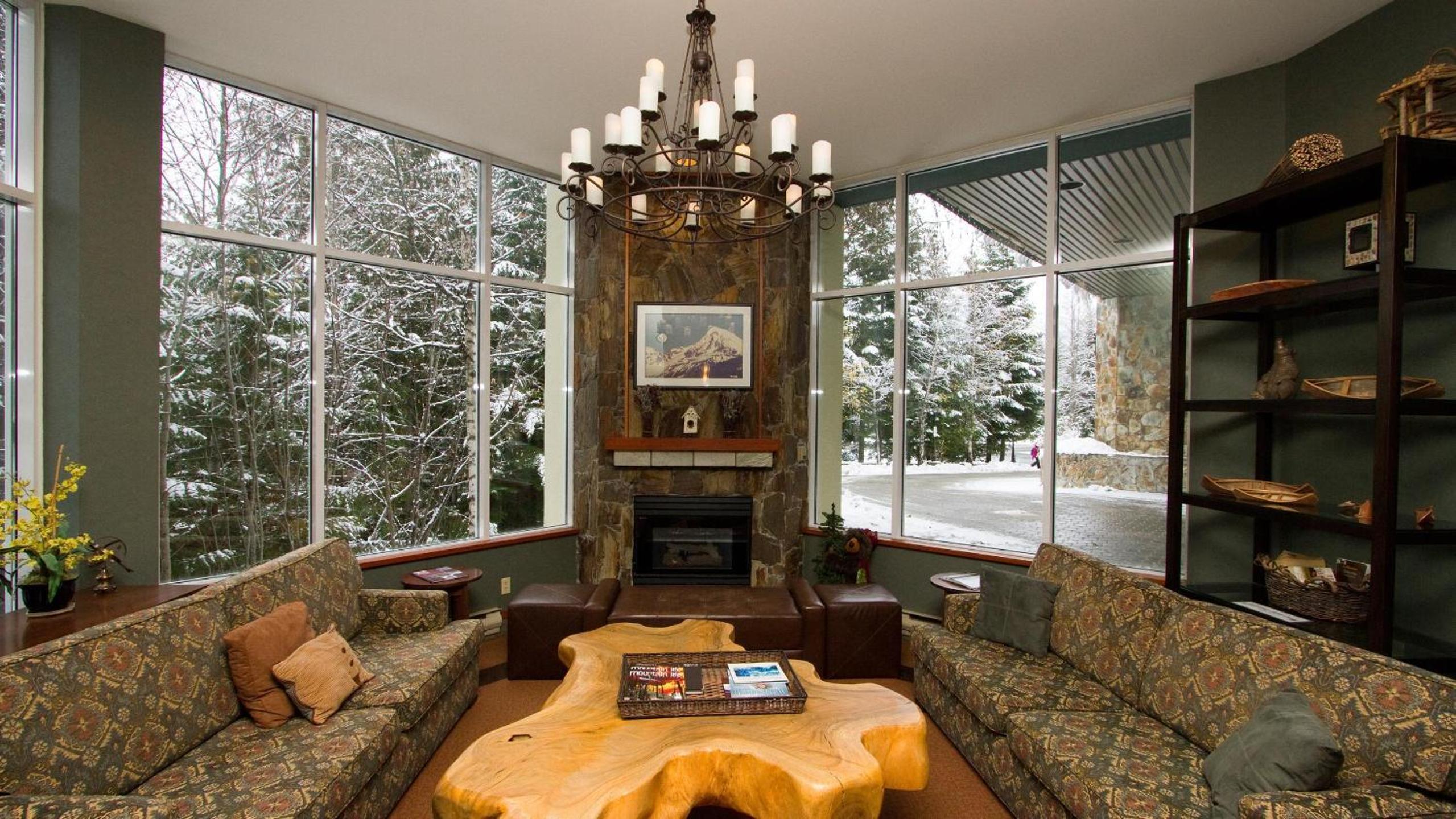 Woodrun Lodge 307 | Sleek Slopeside Unit w/ Pool, Hot Tub, & Heated Floors