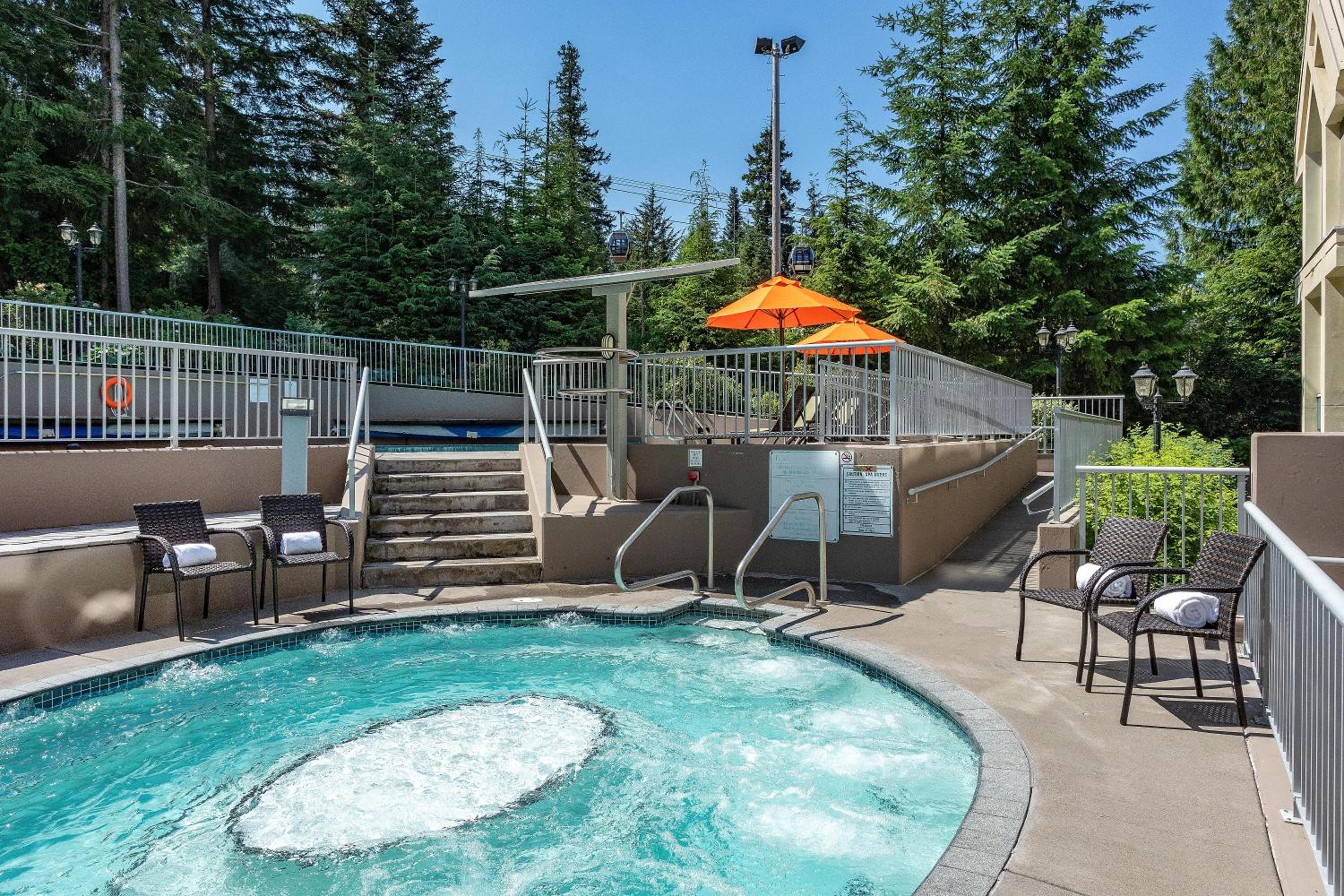 Woodrun Lodge 307 | Sleek Slopeside Unit w/ Pool, Hot Tub, & Heated Floors