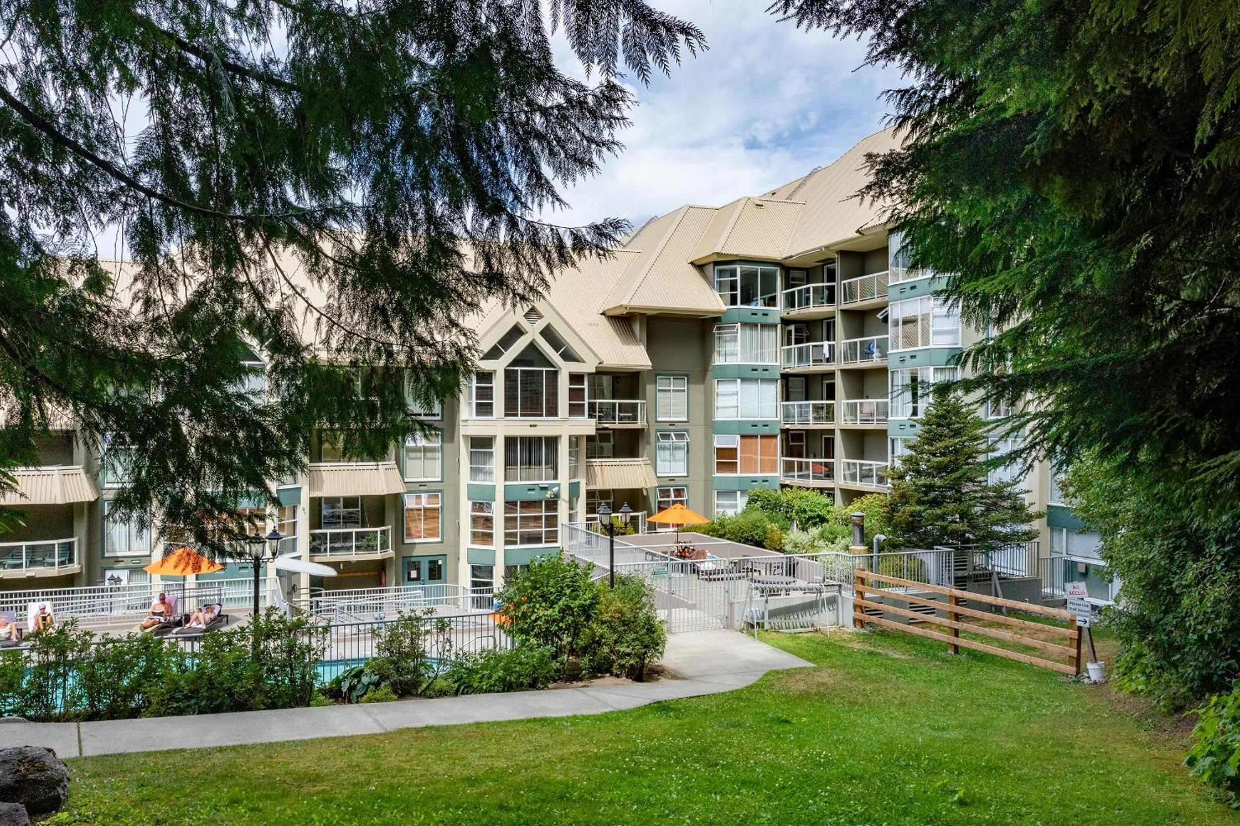 Woodrun Lodge 307 | Sleek Slopeside Unit w/ Pool, Hot Tub, & Heated Floors