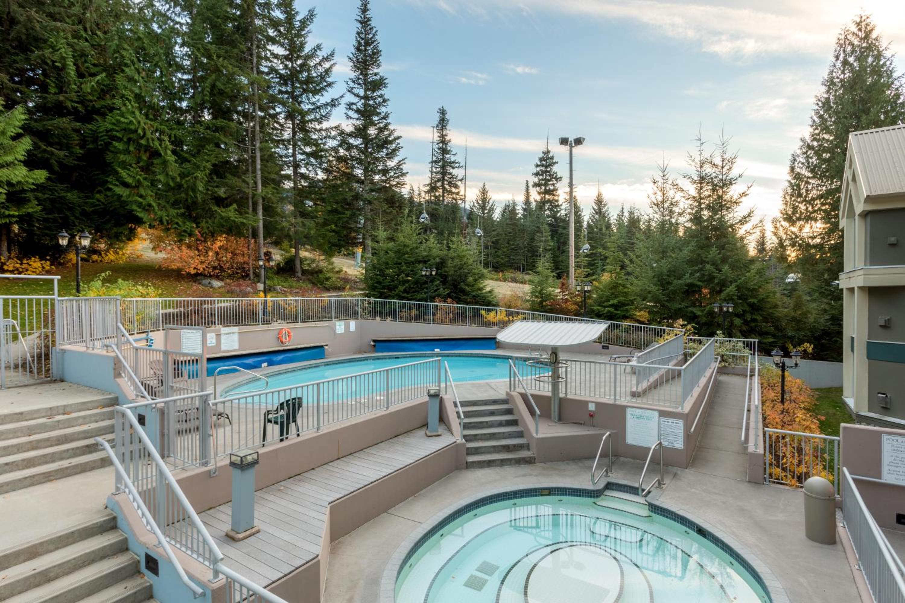 Woodrun Lodge 307 | Sleek Slopeside Unit w/ Pool, Hot Tub, & Heated Floors