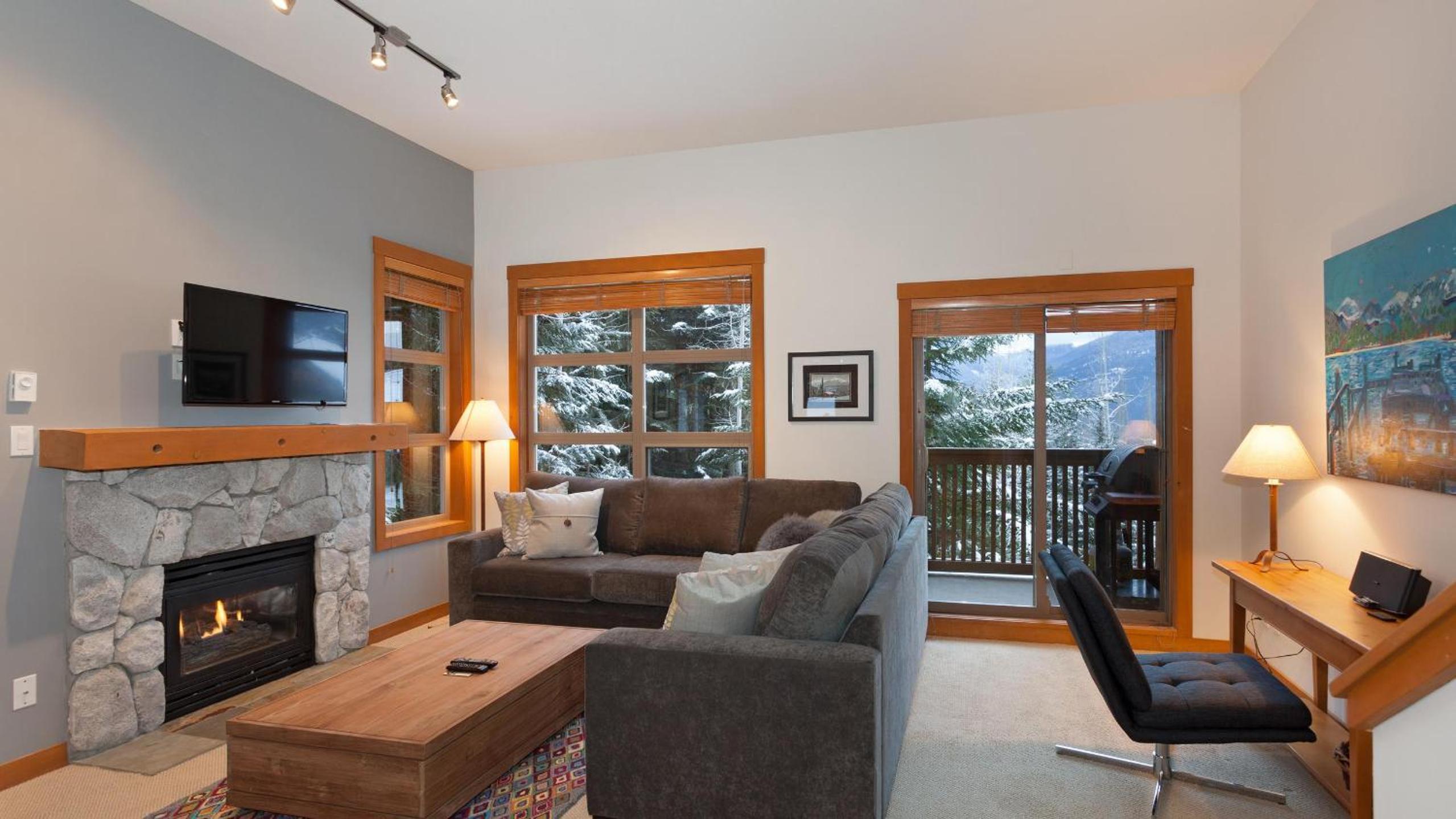 Mountain Star 1 | Mountain Townhome with Hot Tub, 100m from Slopes, Free Village Shuttle