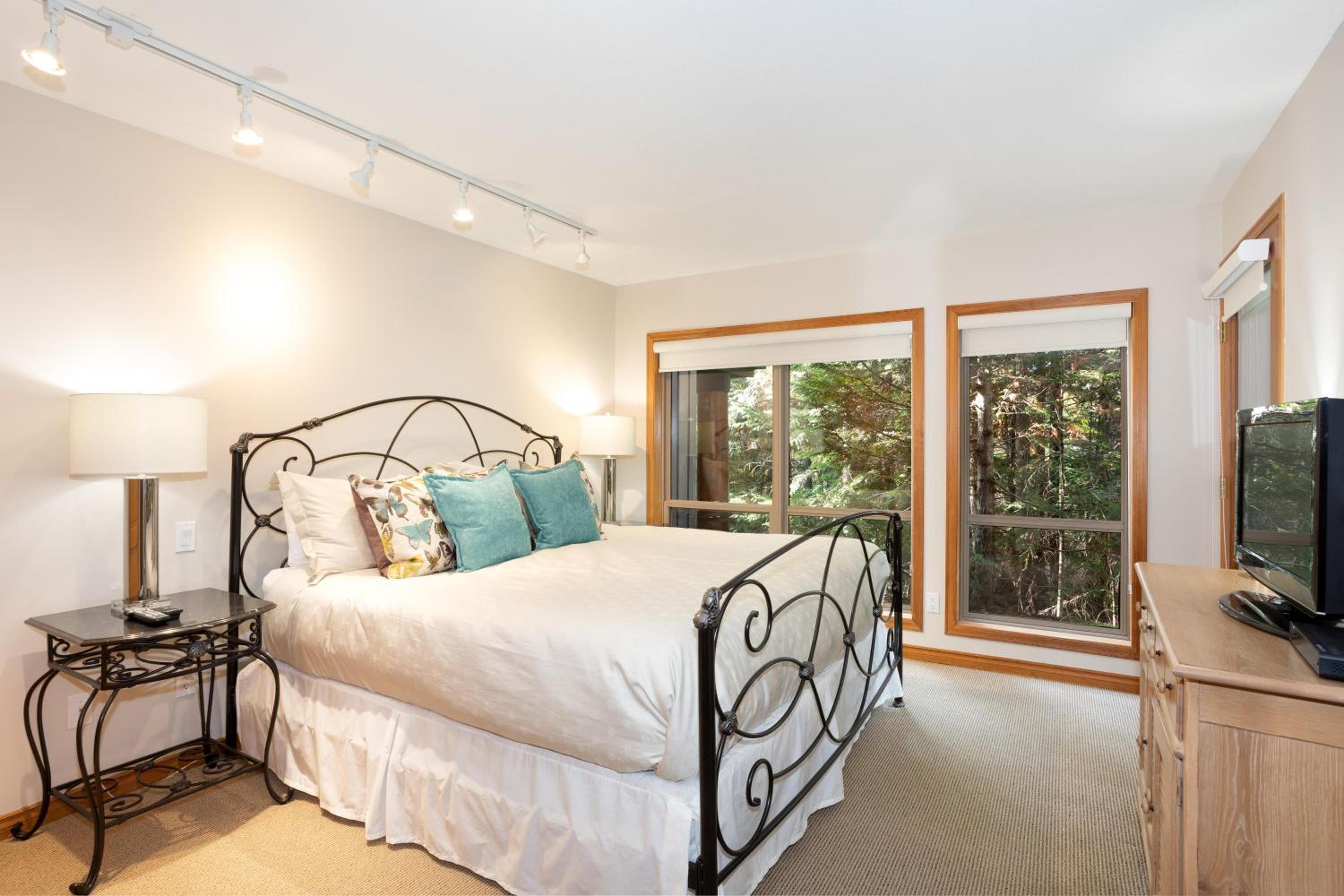 Painted Cliff 51 | Ski-in, Ski-Out Townhome, w/ Parking & Shared Hot Tub Access