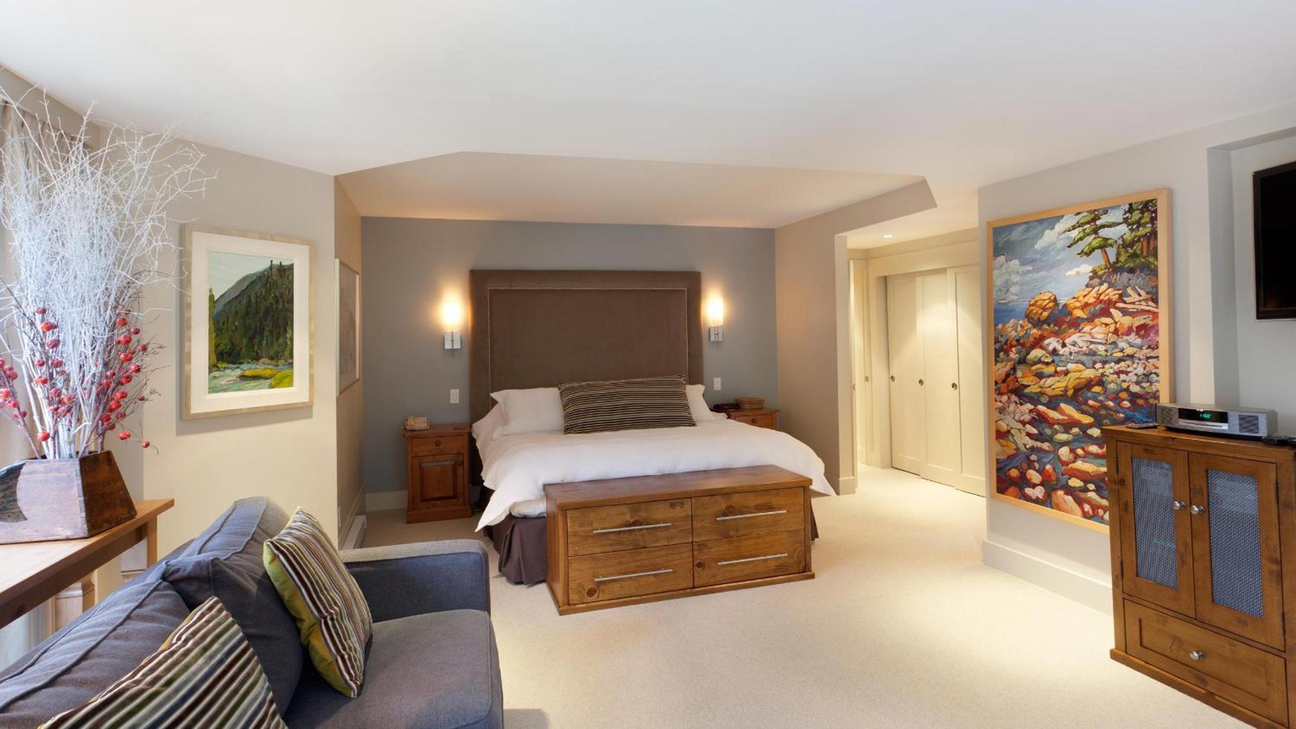 Woodrun Lodge 108 | Ski-In Ski-Out Condo w/ Pool, Hot Tub, Parking, & Patio Near Upper Village