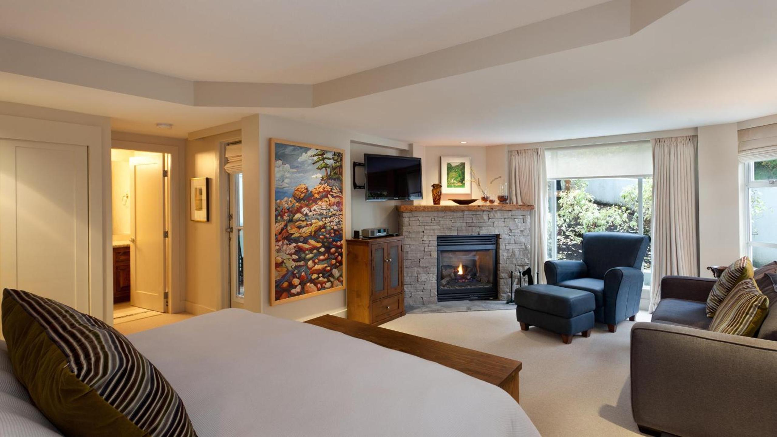 Woodrun Lodge 108 | Ski-In Ski-Out Condo w/ Pool, Hot Tub, Parking, & Patio Near Upper Village