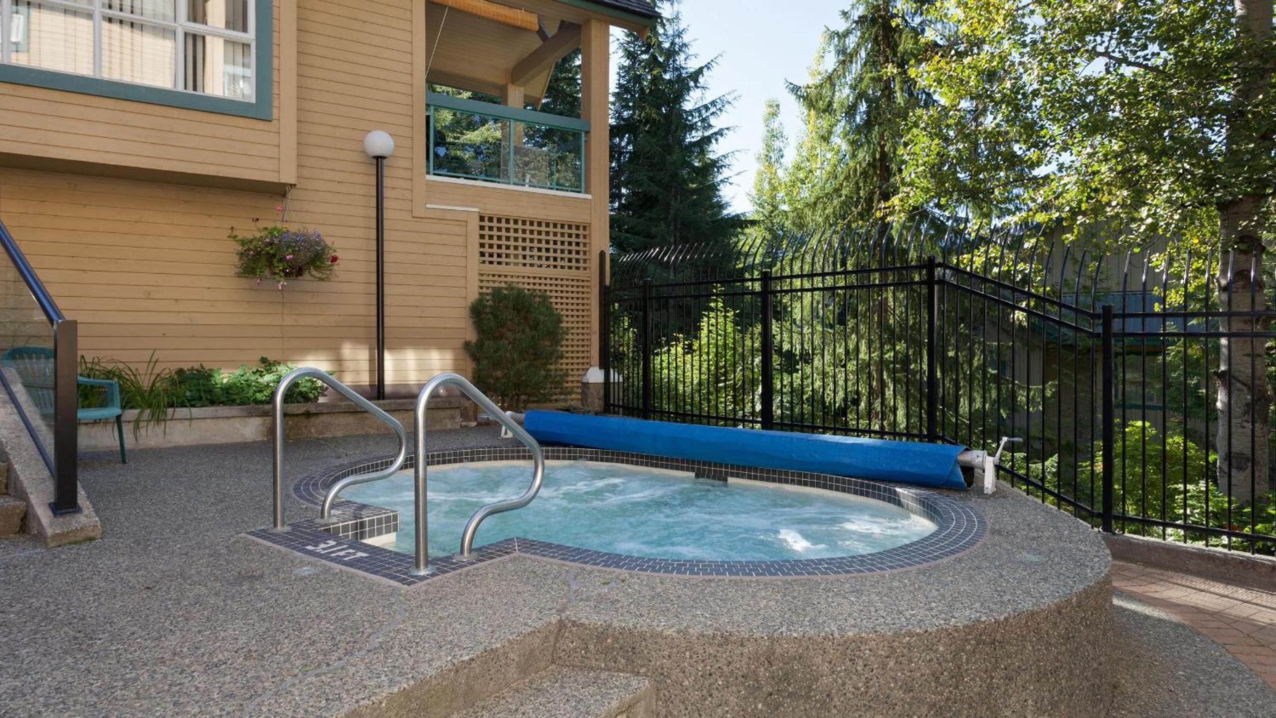 Snowbird 304 | Newly Renovated Townhome Perfect for Families! Hot Tub & Underground Parking