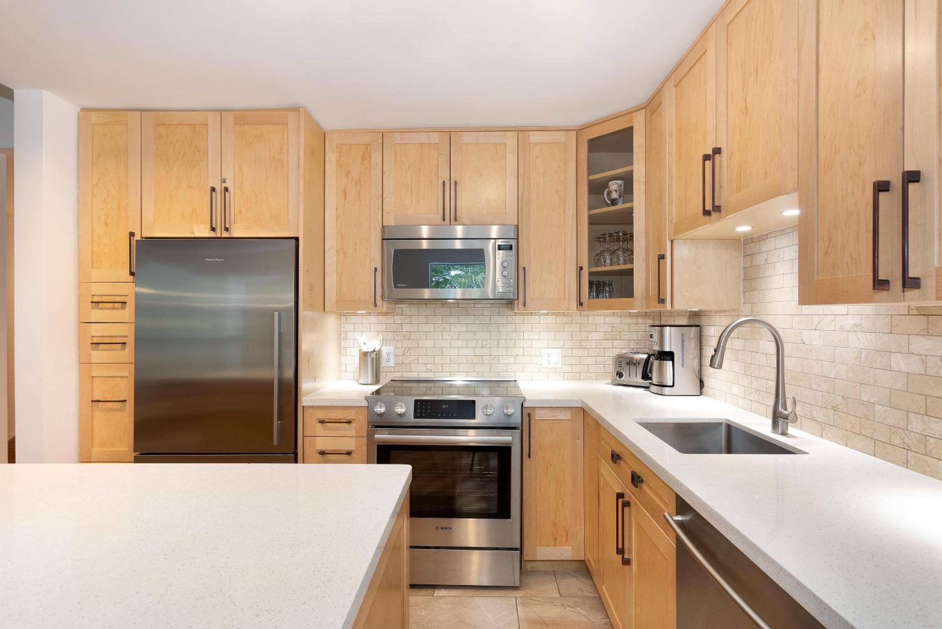 Snowbird 304 | Newly Renovated Townhome Perfect for Families! Hot Tub & Underground Parking