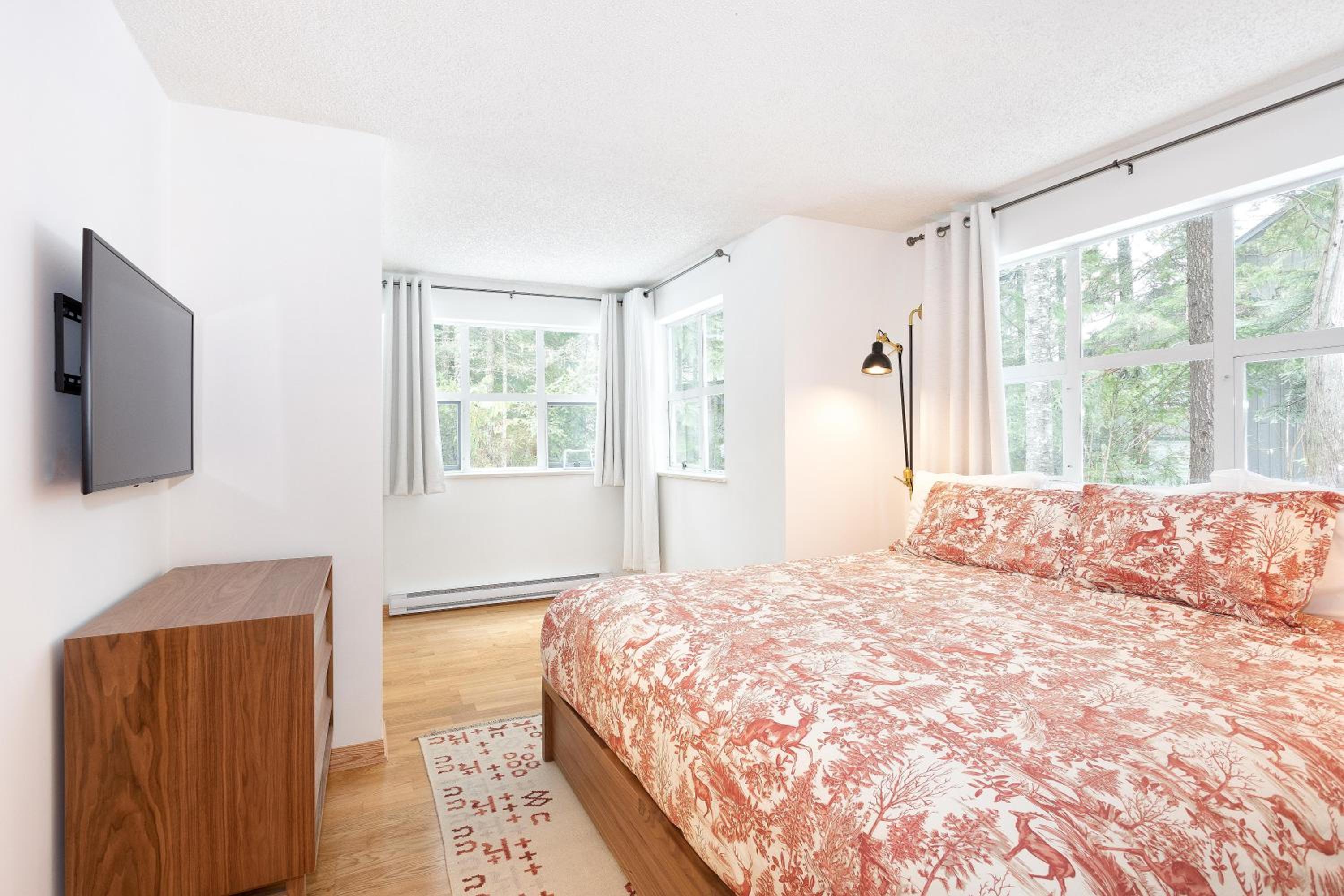 Snowbird 304 | Newly Renovated Townhome Perfect for Families! Hot Tub & Underground Parking