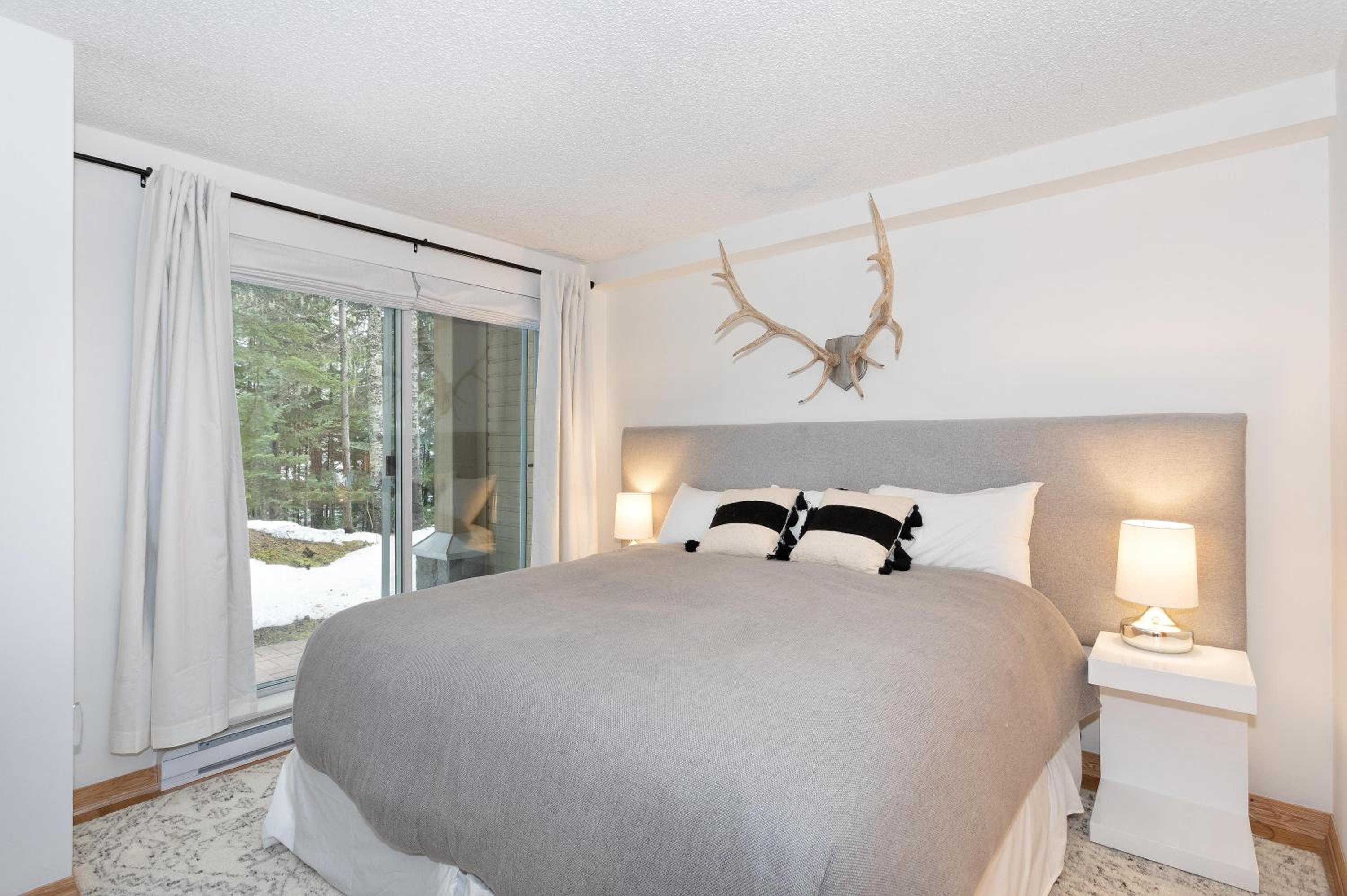 Snowbird 304 | Newly Renovated Townhome Perfect for Families! Hot Tub & Underground Parking