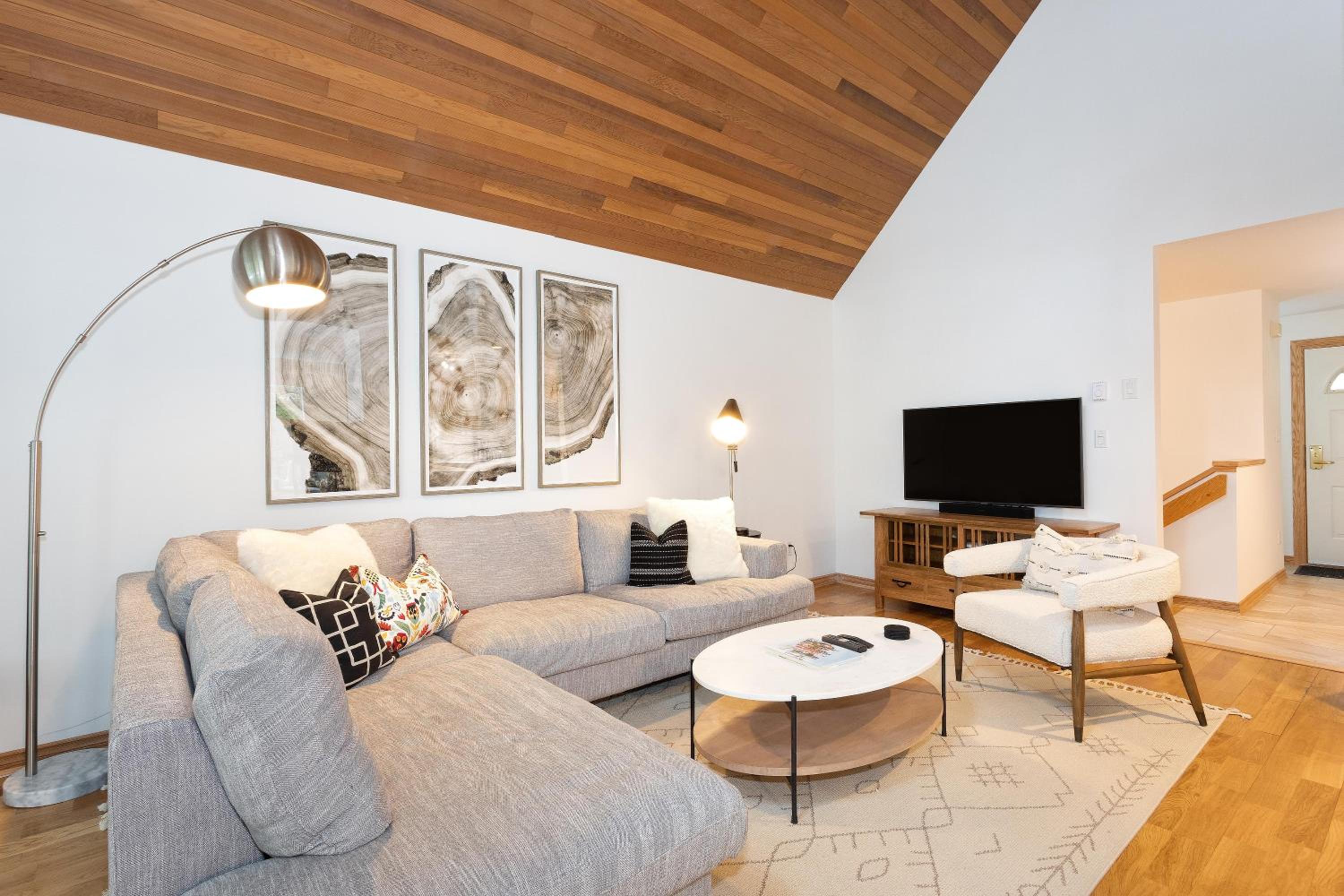 Snowbird 304 | Newly Renovated Townhome Perfect for Families! Hot Tub & Underground Parking