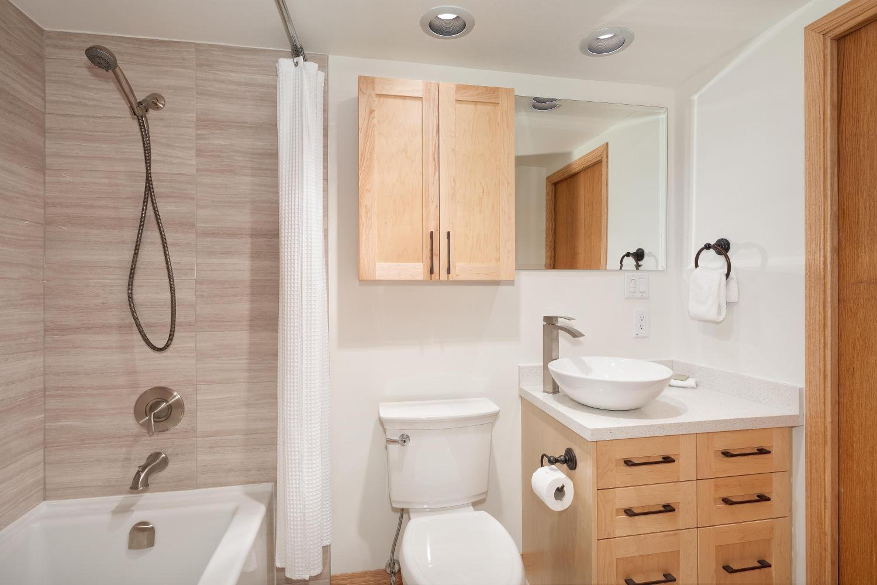 Snowbird 304 | Newly Renovated Townhome Perfect for Families! Hot Tub & Underground Parking