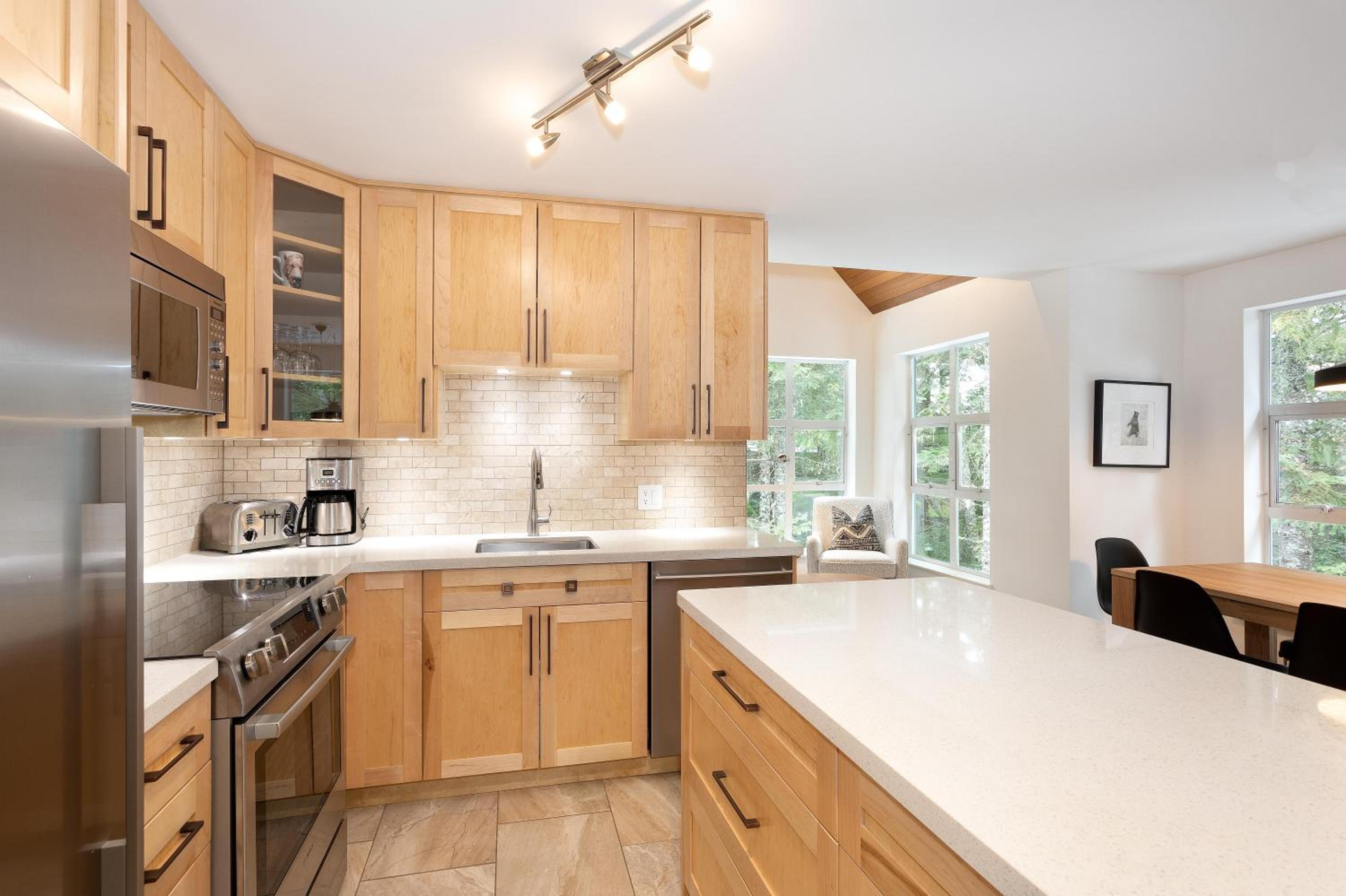 Snowbird 304 | Newly Renovated Townhome Perfect for Families! Hot Tub & Underground Parking