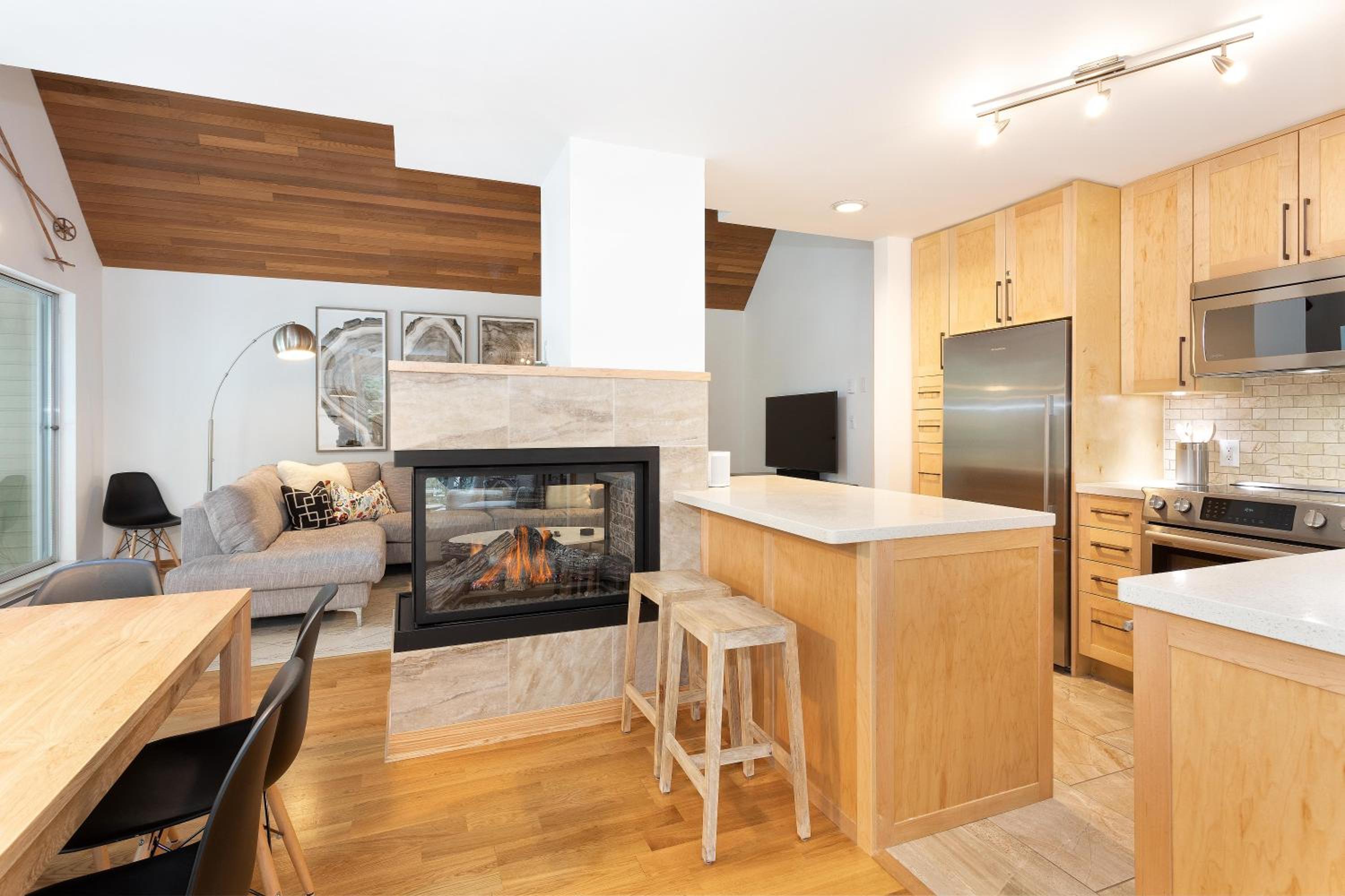Snowbird 304 | Newly Renovated Townhome Perfect for Families! Hot Tub & Underground Parking