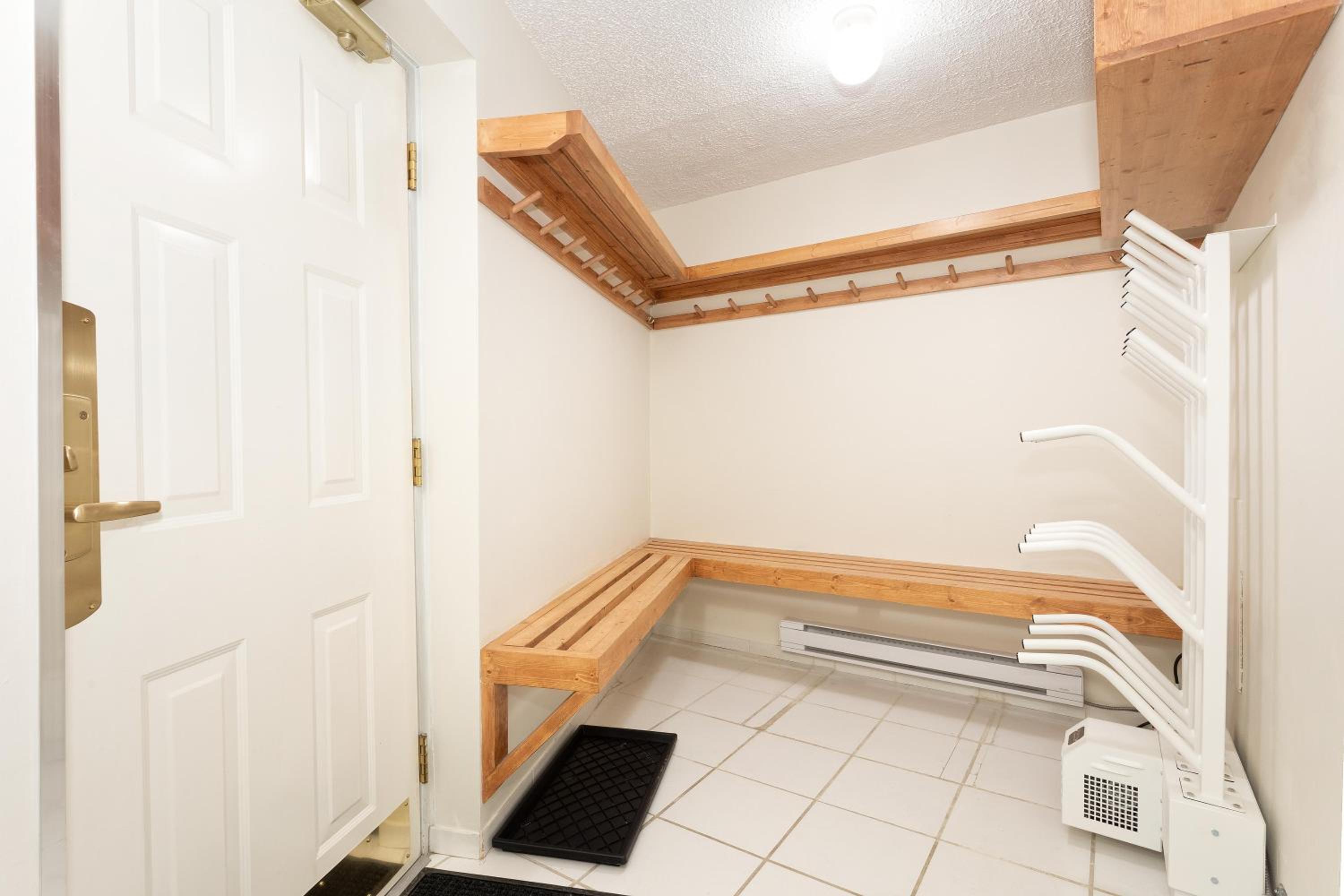 Snowbird 304 | Newly Renovated Townhome Perfect for Families! Hot Tub & Underground Parking