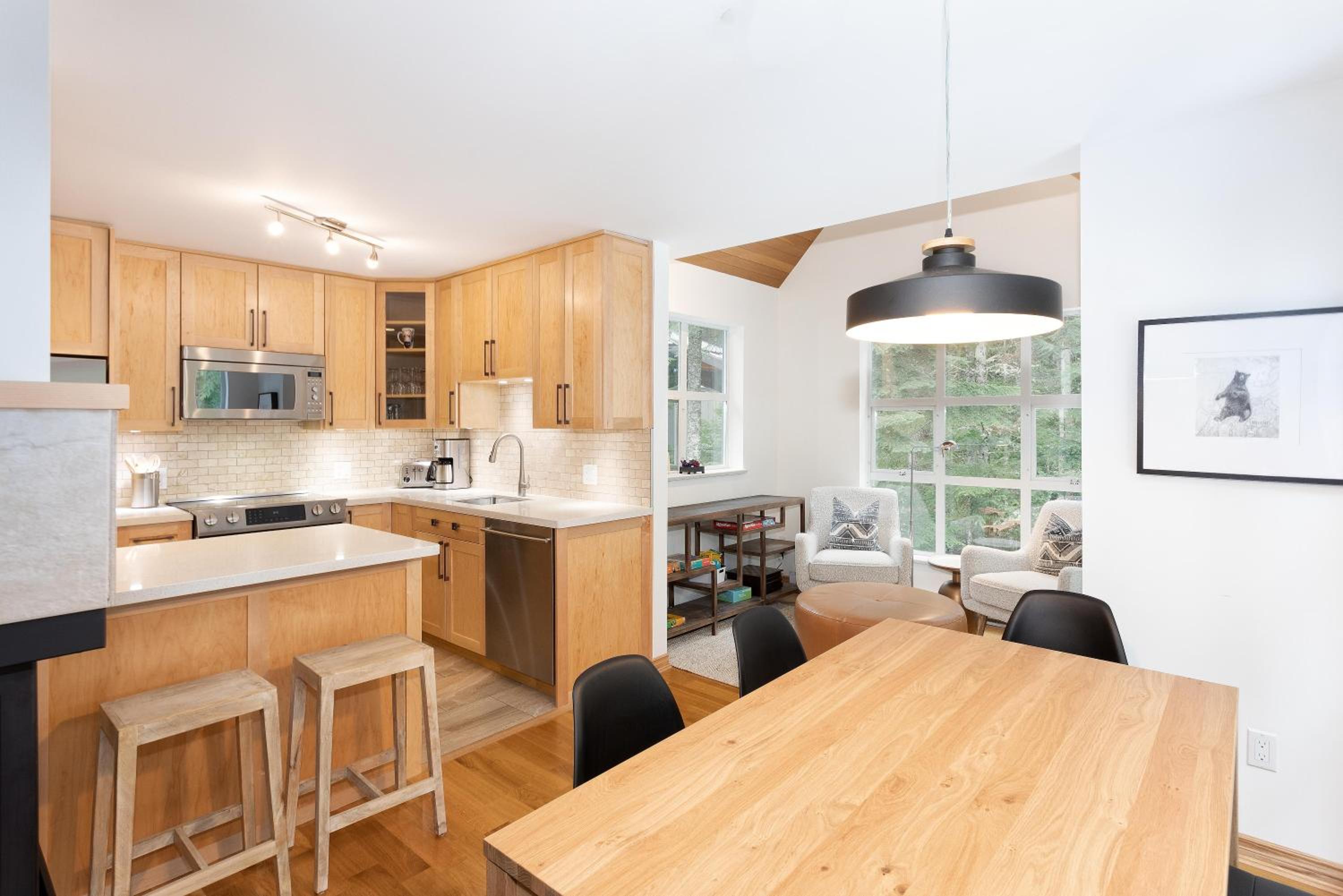 Snowbird 304 | Newly Renovated Townhome Perfect for Families! Hot Tub & Underground Parking