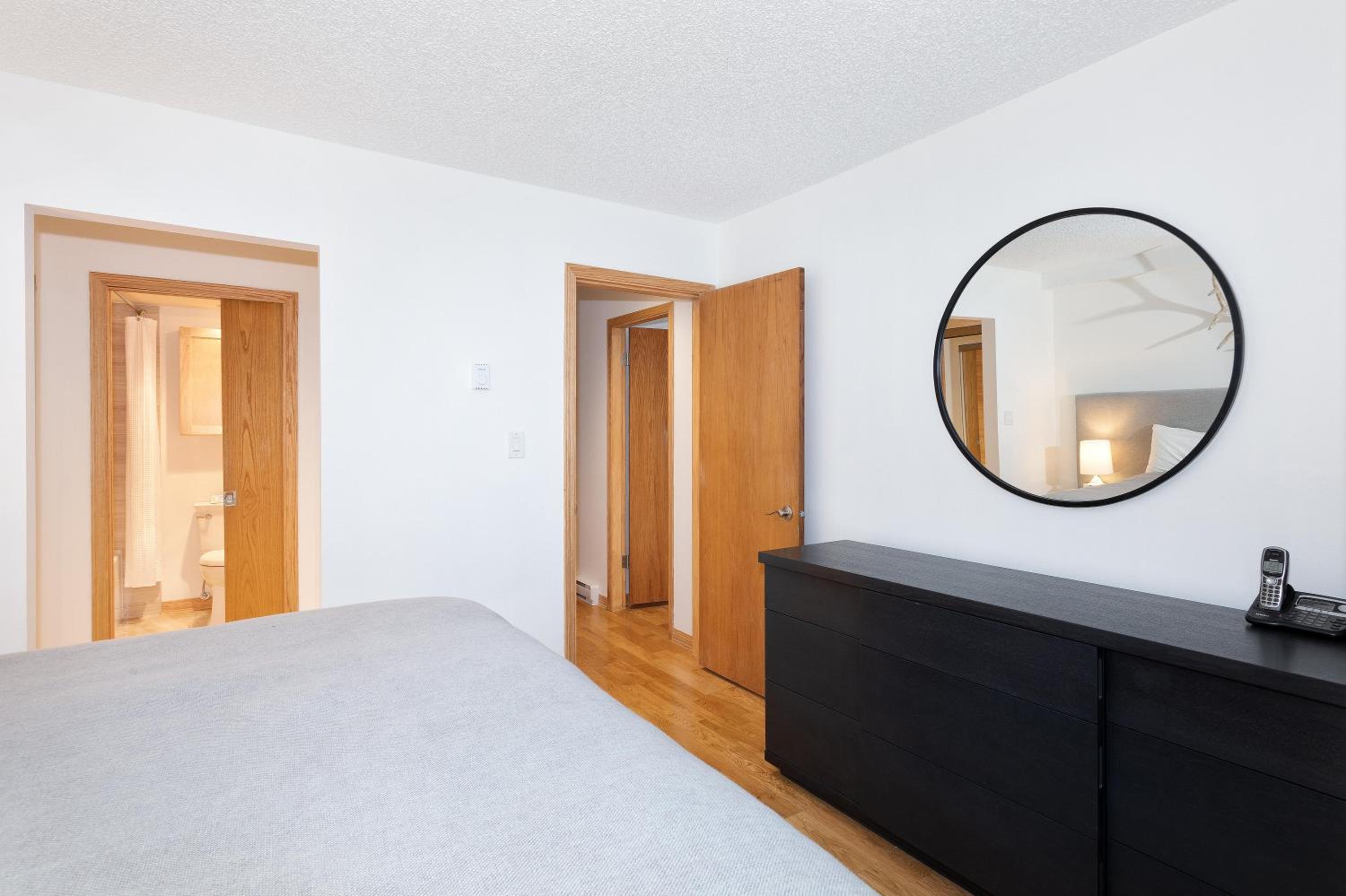 Snowbird 304 | Newly Renovated Townhome Perfect for Families! Hot Tub & Underground Parking