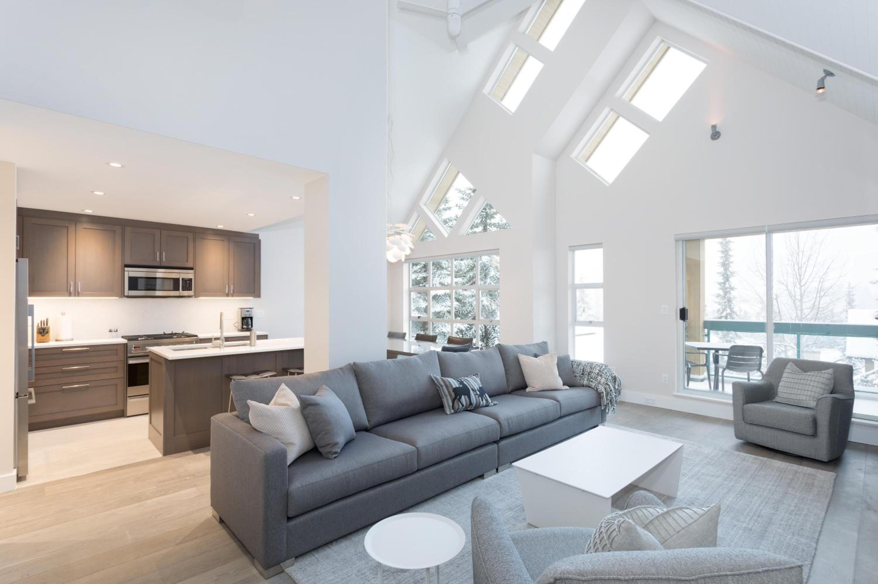 Snowbird 200 | Upscale Townhome, Close to Skiing, Shared Hot Tub, 2 Parking Spaces - Image 1