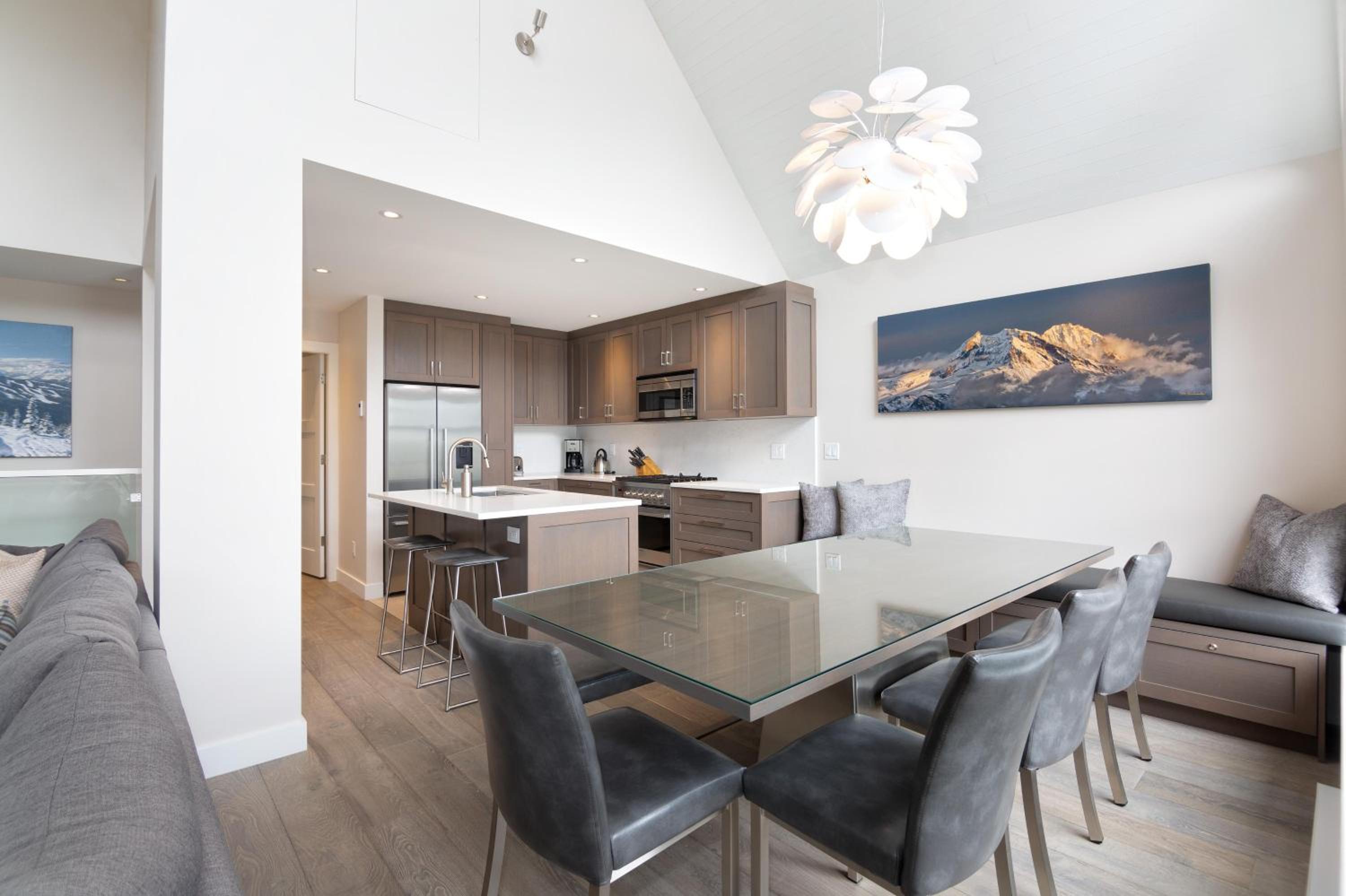 Snowbird 200 | Upscale Townhome, Close to Skiing, Shared Hot Tub, 2 Parking Spaces - Image 2