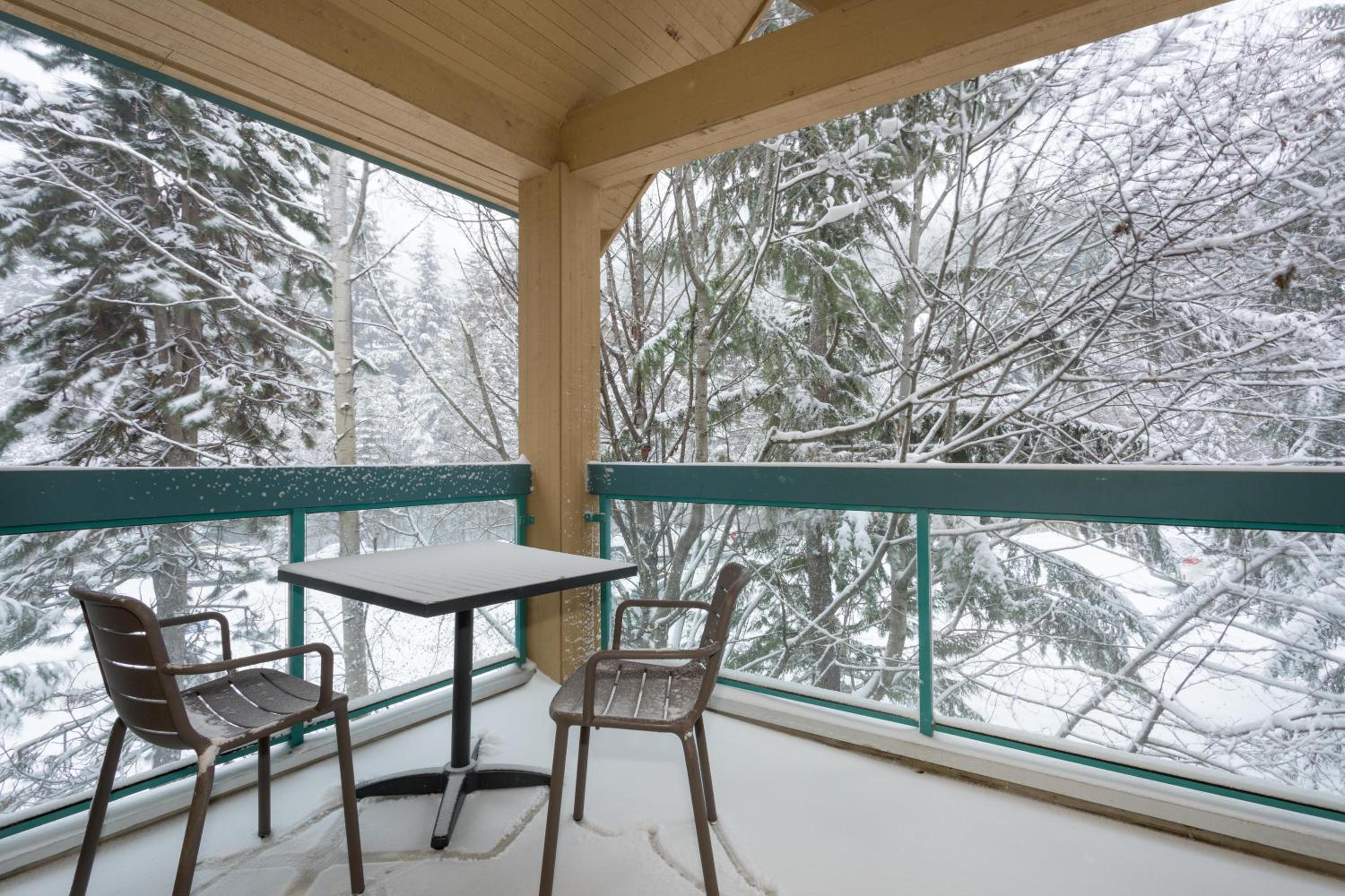 Snowbird 200 | Upscale Townhome, Close to Skiing, Shared Hot Tub, 2 Parking Spaces - Image 5