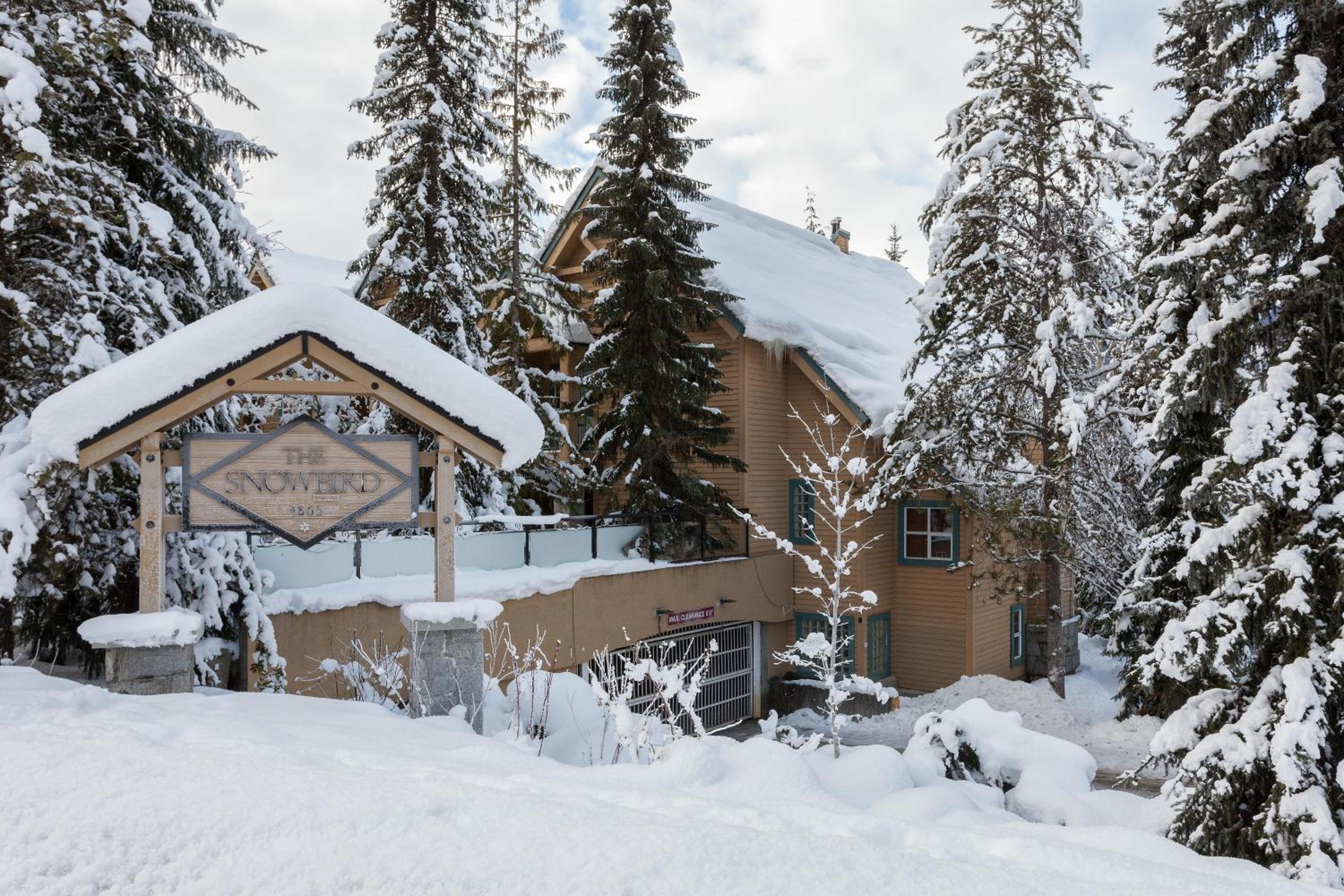 Snowbird 200 | Upscale Townhome, Close to Skiing, Shared Hot Tub, 2 Parking Spaces - Image 4