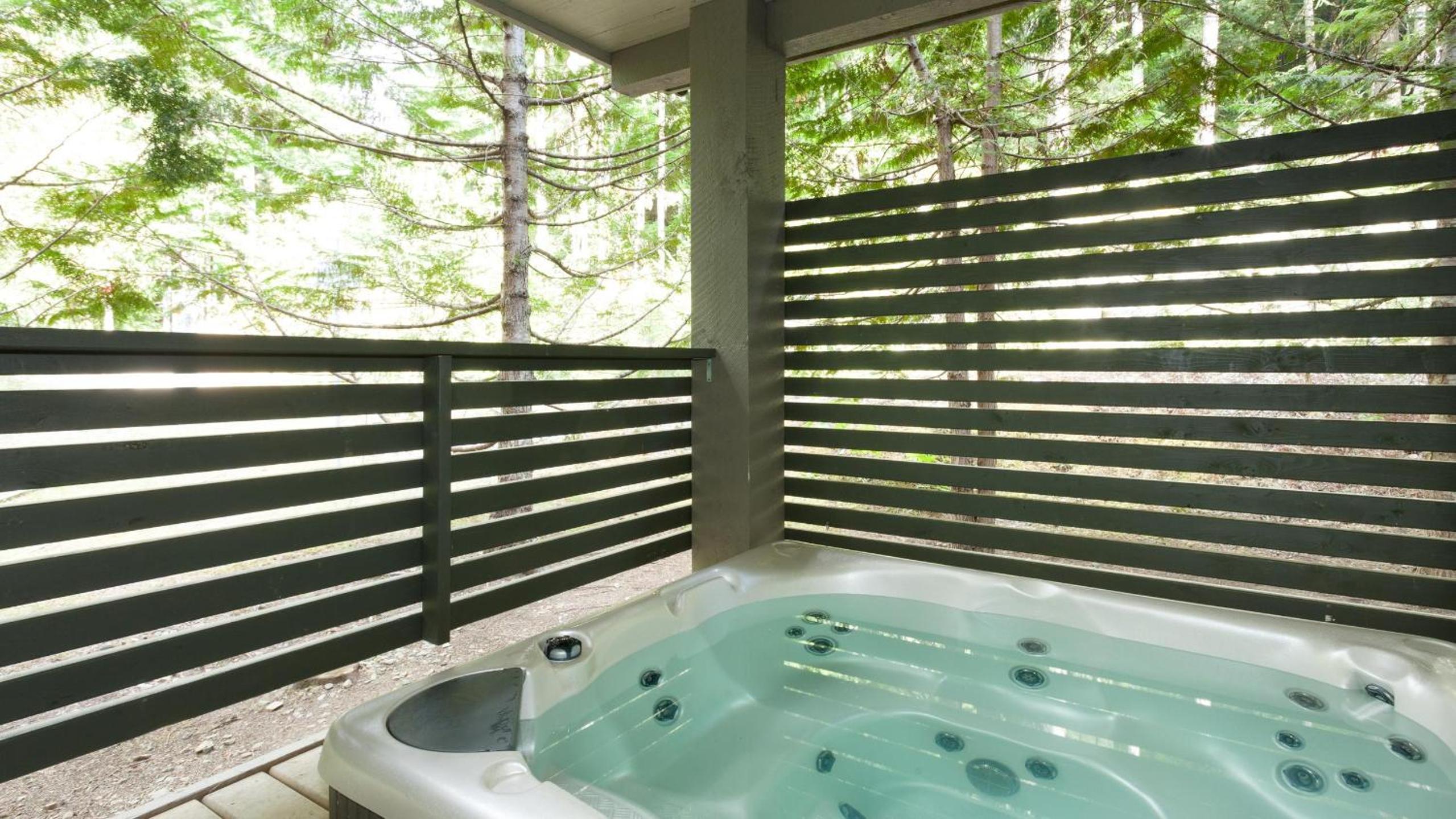Snowgoose 14 | Inviting Townhome w/ Ski Access, Private Hot Tub, Parking x 2