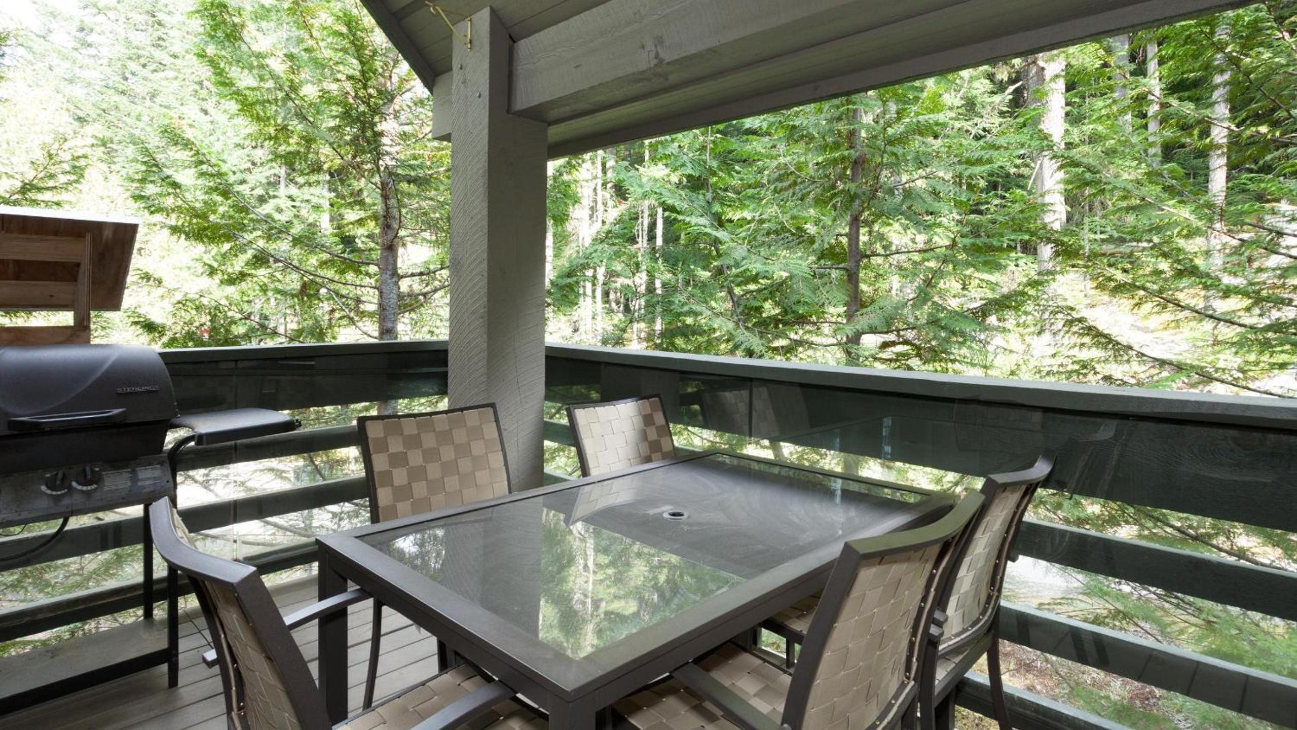 Snowgoose 14 | Inviting Townhome w/ Ski Access, Private Hot Tub, Parking x 2