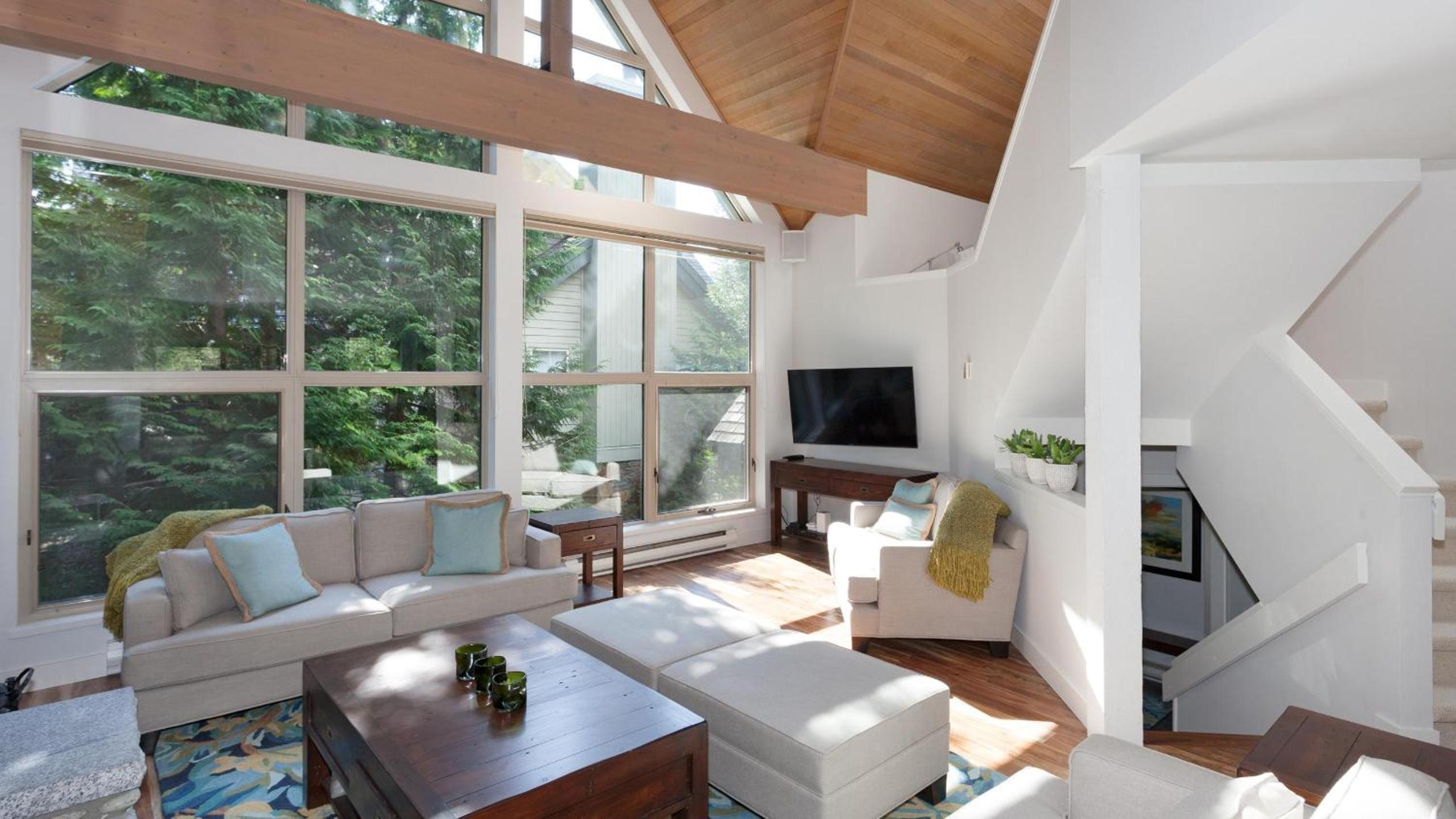 Snowgoose 14 | Inviting Townhome w/ Ski Access, Private Hot Tub, Parking x 2